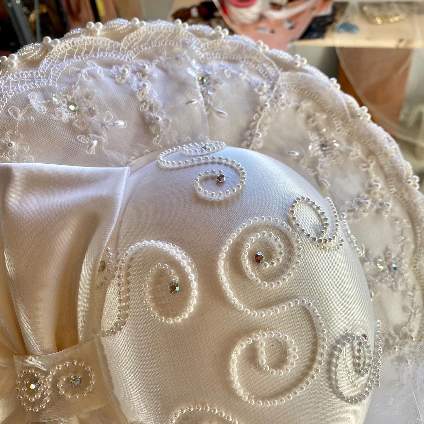 1980s Vintage Beaded Bridal Hat with Veil – Pearl & Satin Wedding Bonnet