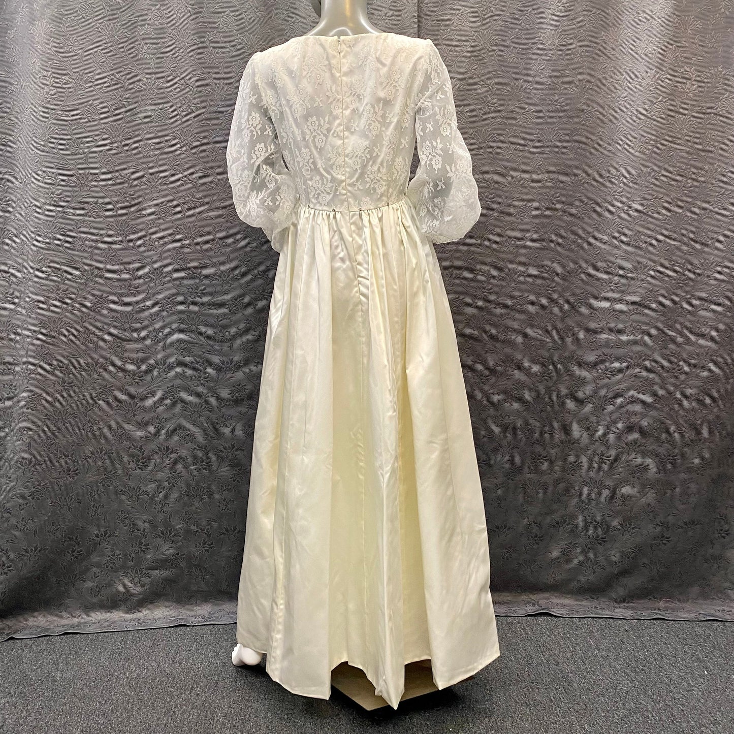 A 1965 Ivory Wedding Dress with Detachable Lace Train