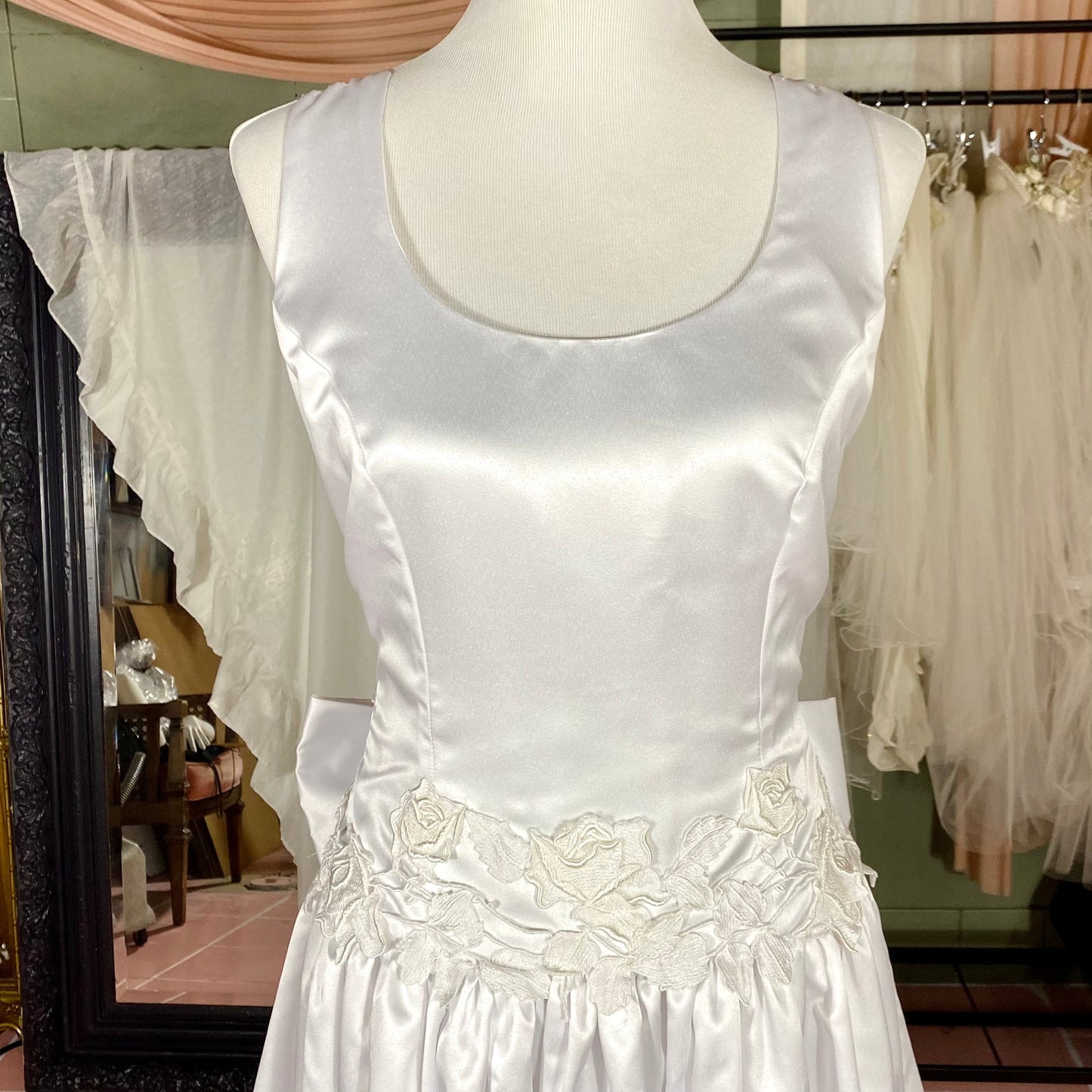 1997 Sleeveless White Wedding Dress With Bustle & Veil