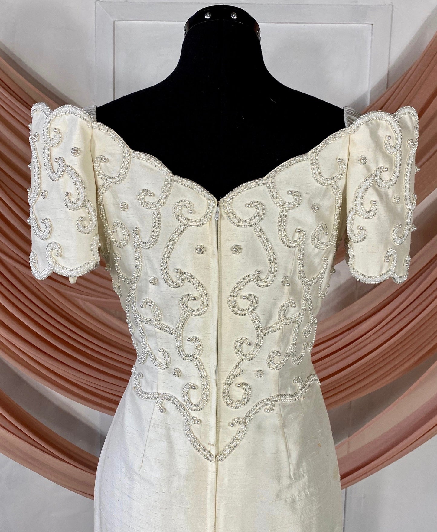 Ivory Off Shoulder Scalloped Vintage Wedding Dress