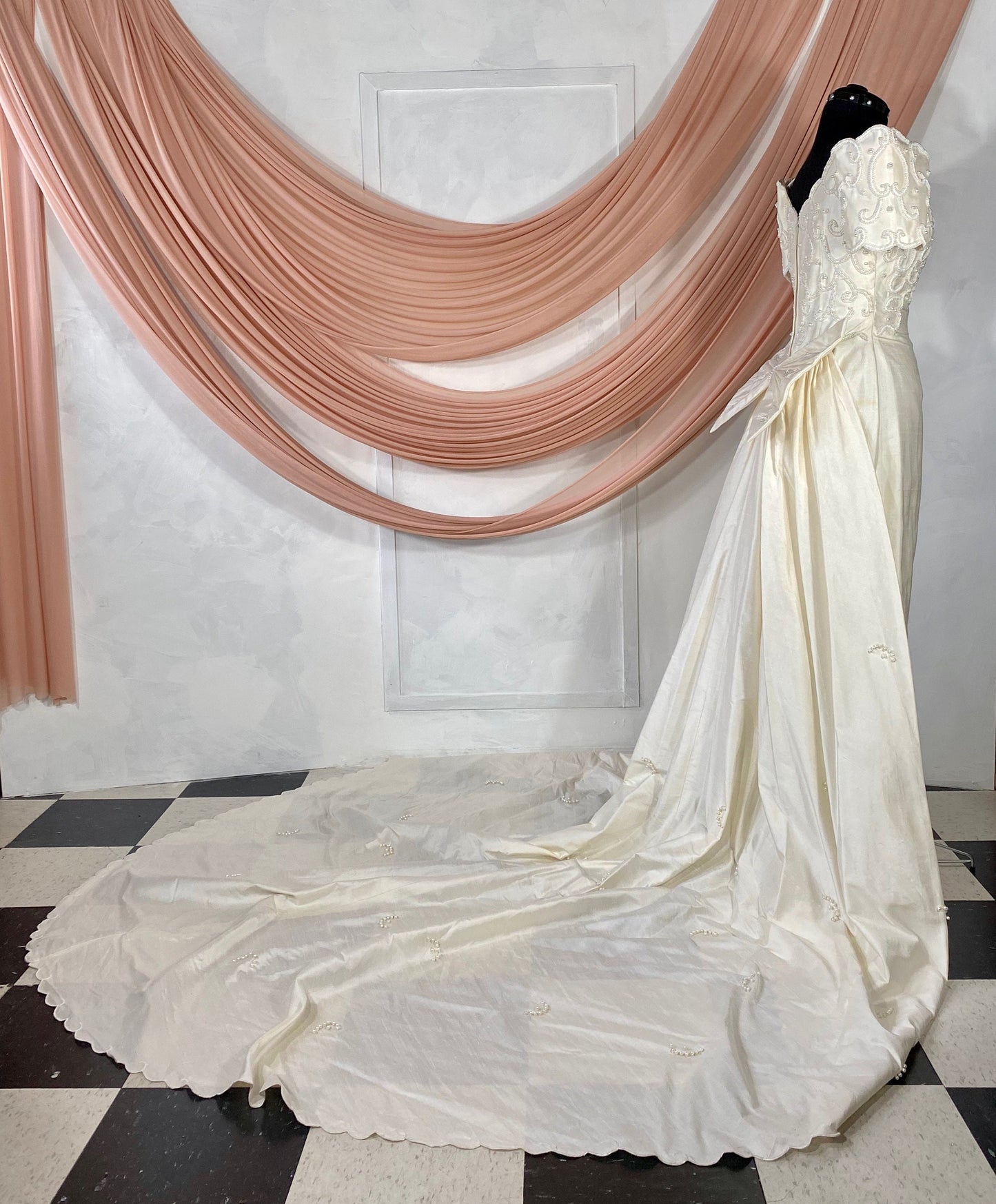 Ivory Off Shoulder Scalloped Vintage Wedding Dress