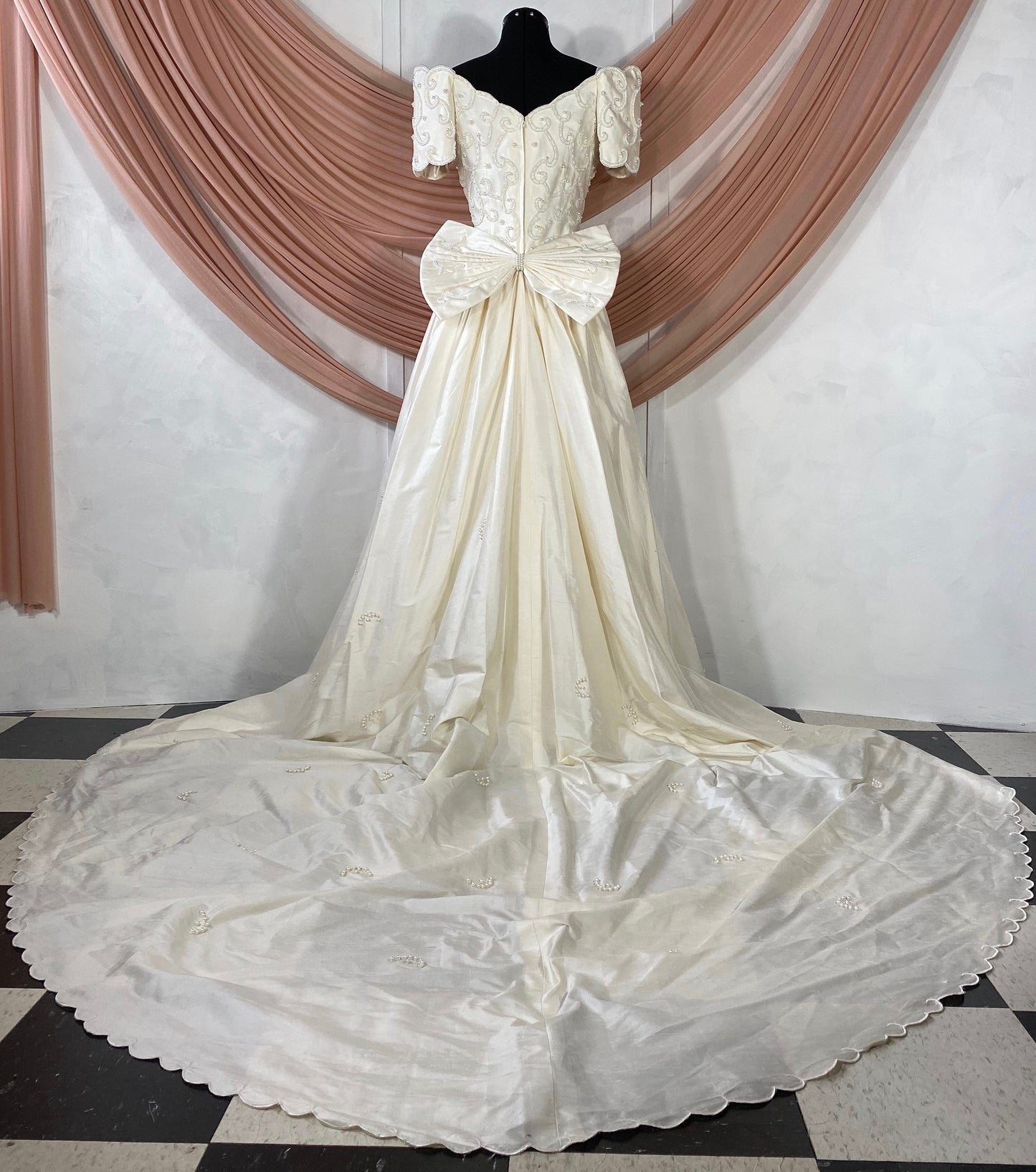 Ivory Off Shoulder Scalloped Vintage Wedding Dress