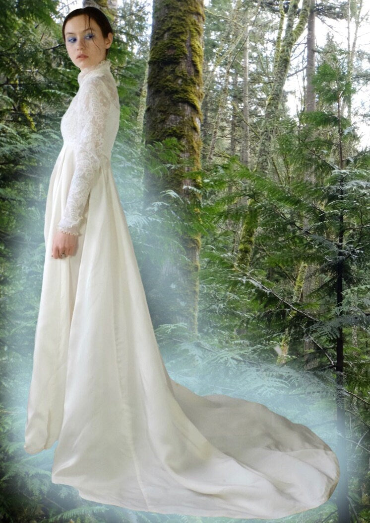 Wedding Dress with Pleated Ruffle Collar