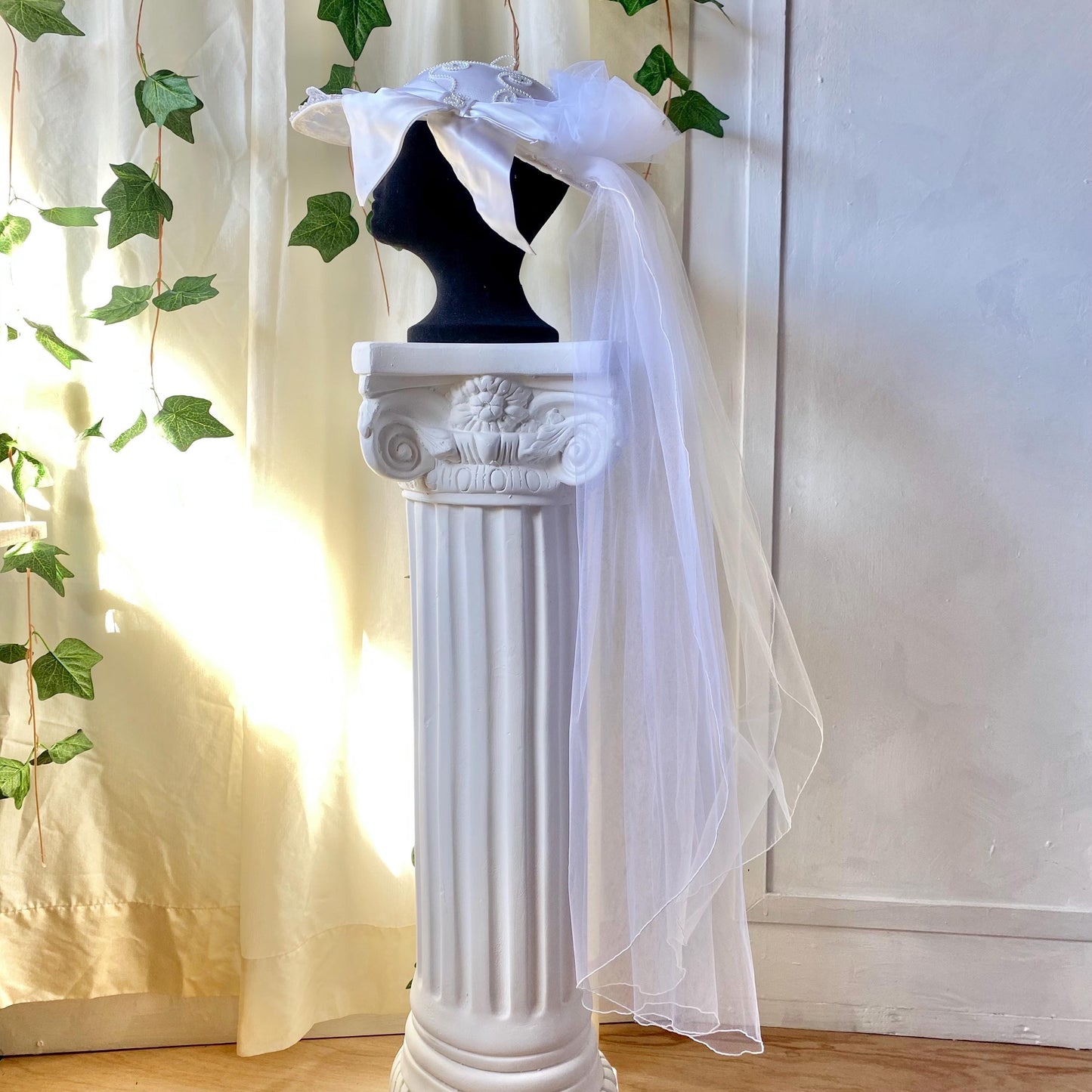 1980s Vintage Beaded Bridal Hat with Veil – Pearl & Satin Wedding Bonnet