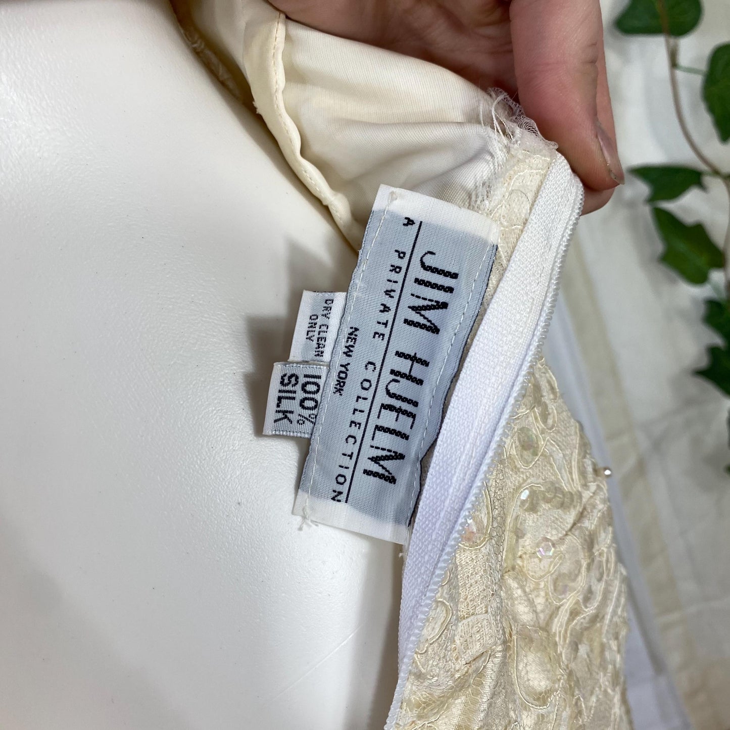 Vintage Jim Hjelm 100% Silk Lace Wedding Dress – Elegant Long-Sleeve Gown with Open Back