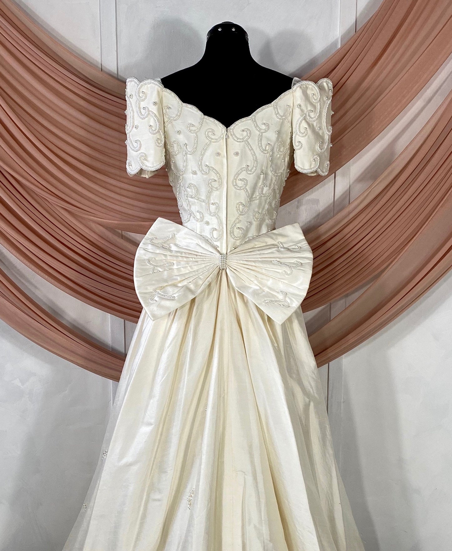 Ivory Off Shoulder Scalloped Vintage Wedding Dress