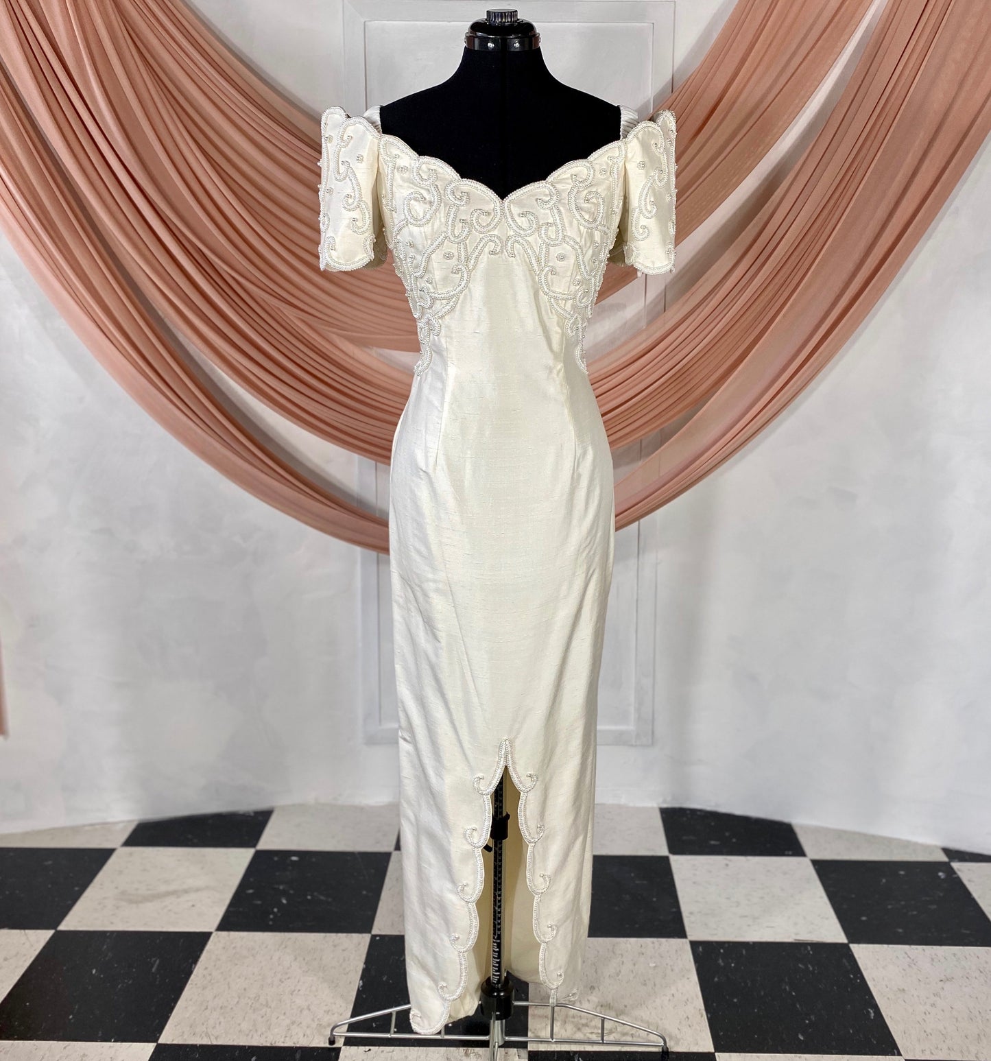 Ivory Off Shoulder Scalloped Vintage Wedding Dress