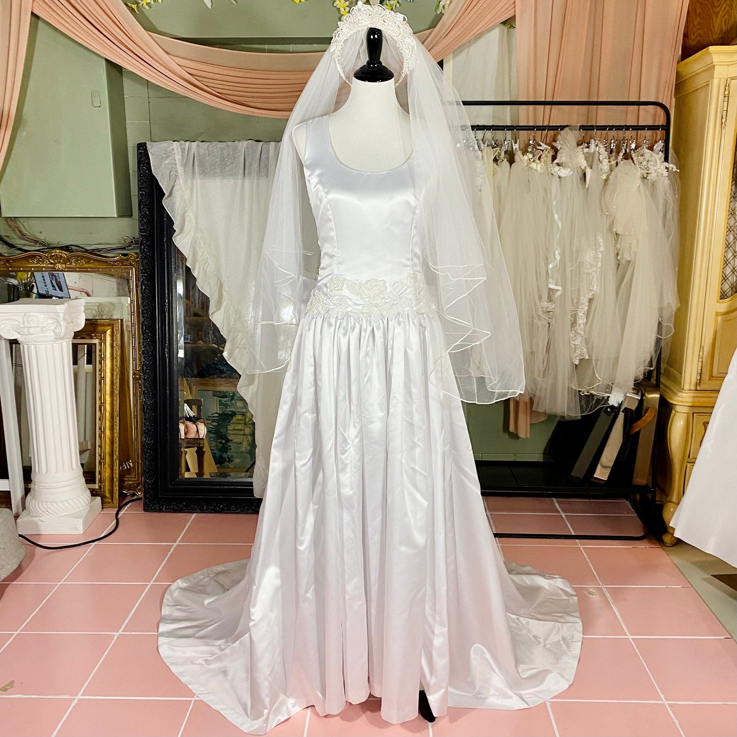 1997 Sleeveless White Wedding Dress With Bustle & Veil