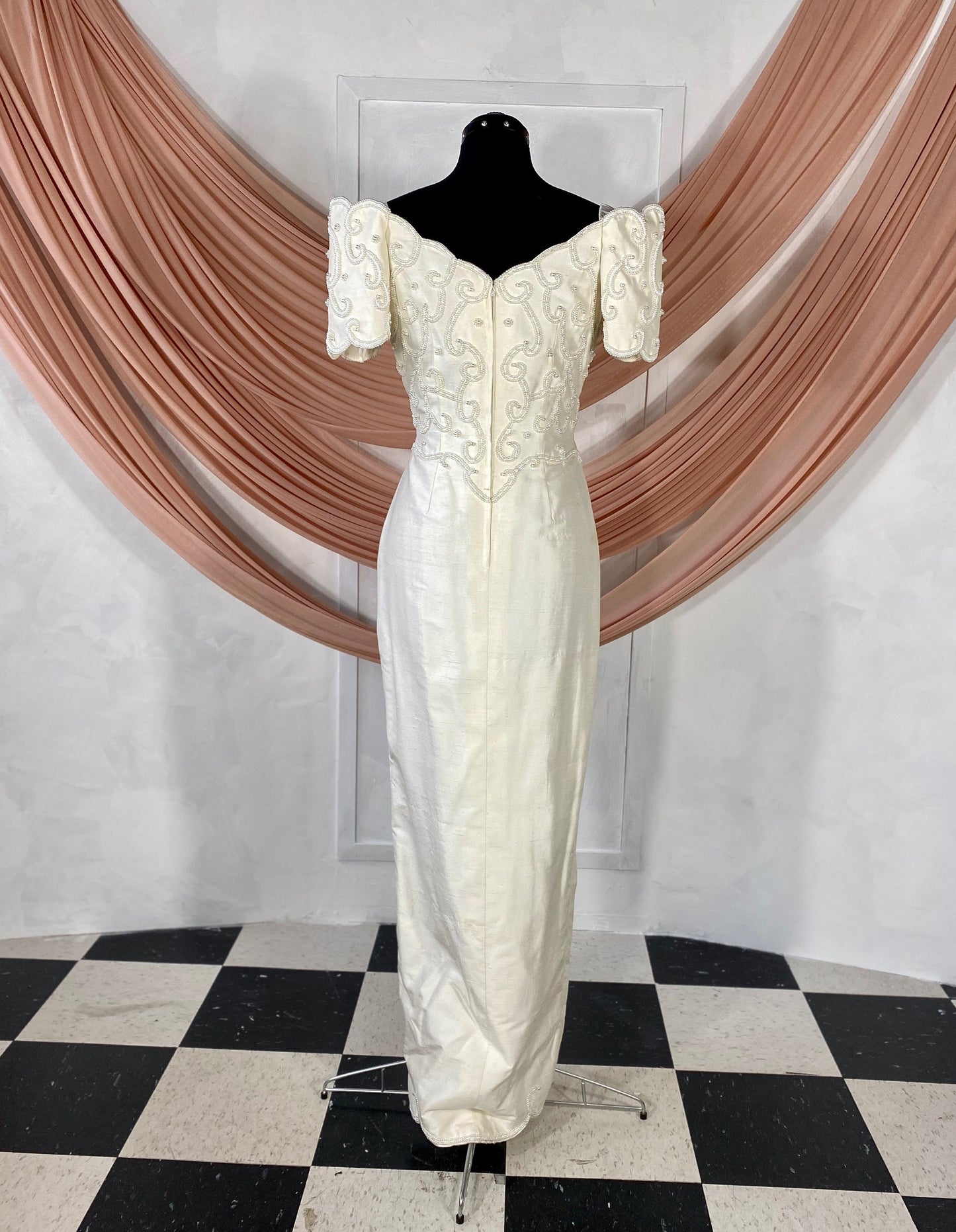 Ivory Off Shoulder Scalloped Vintage Wedding Dress