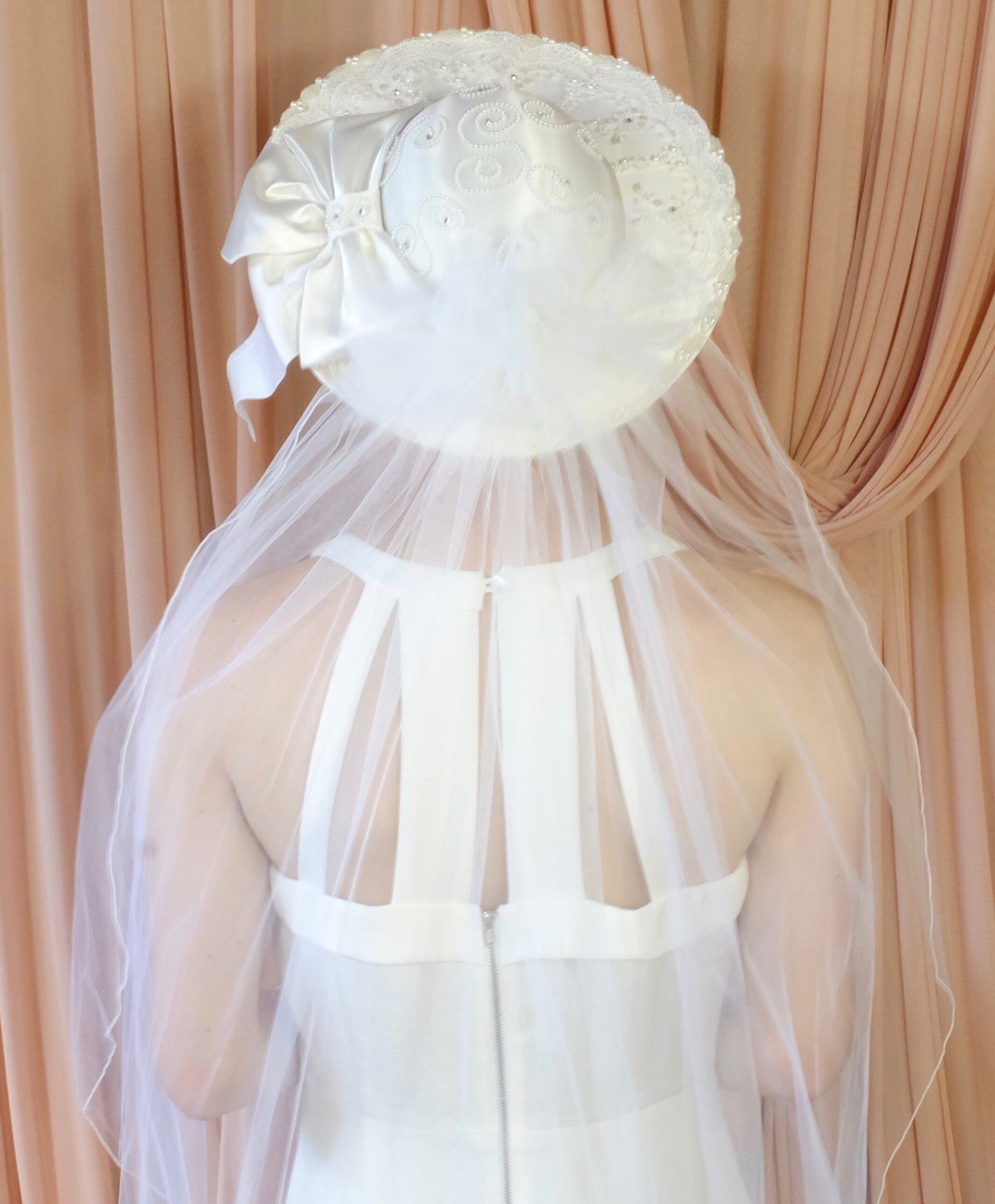 1980s Vintage Beaded Bridal Hat with Veil – Pearl & Satin Wedding Bonnet