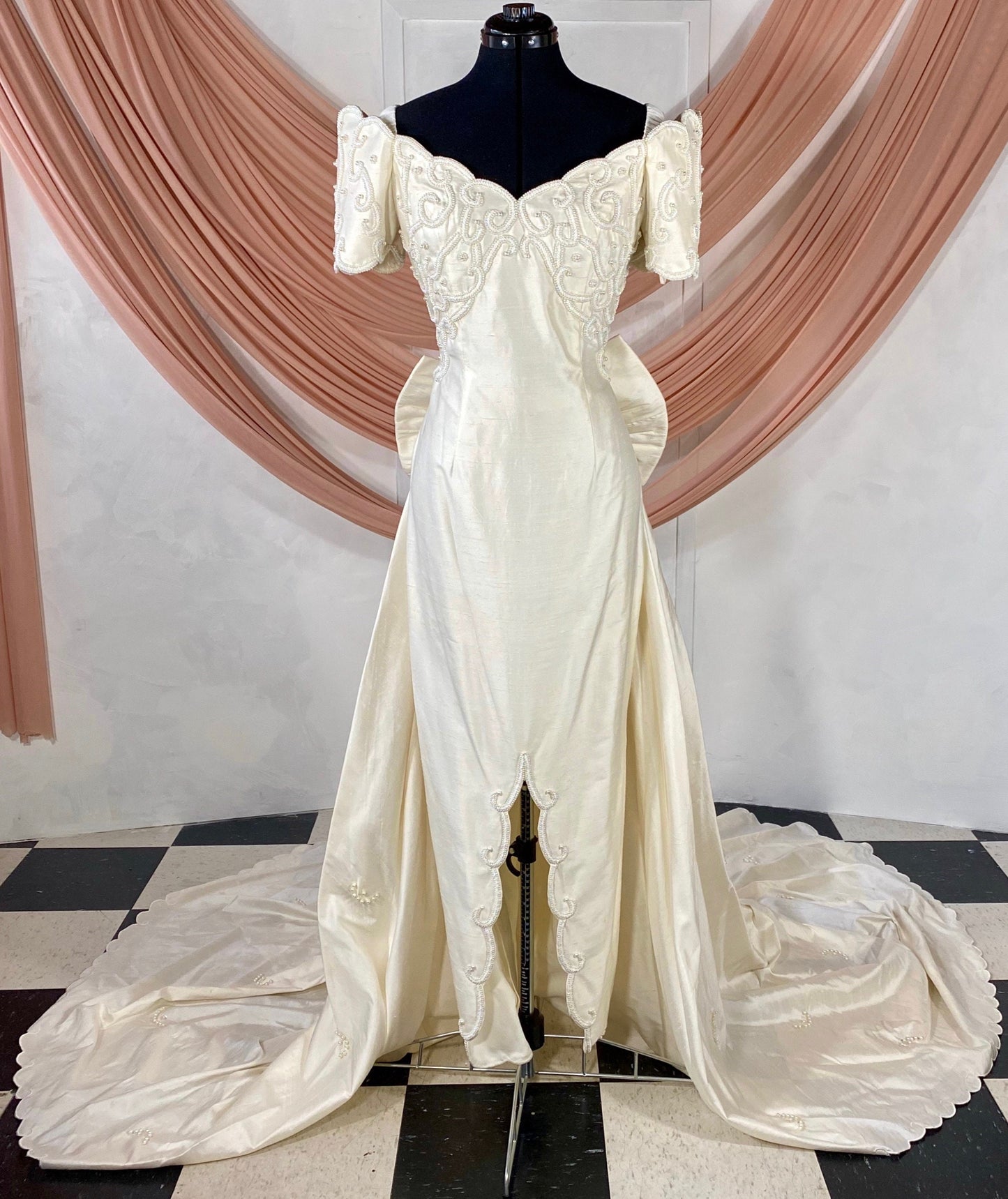 Ivory Off Shoulder Scalloped Vintage Wedding Dress