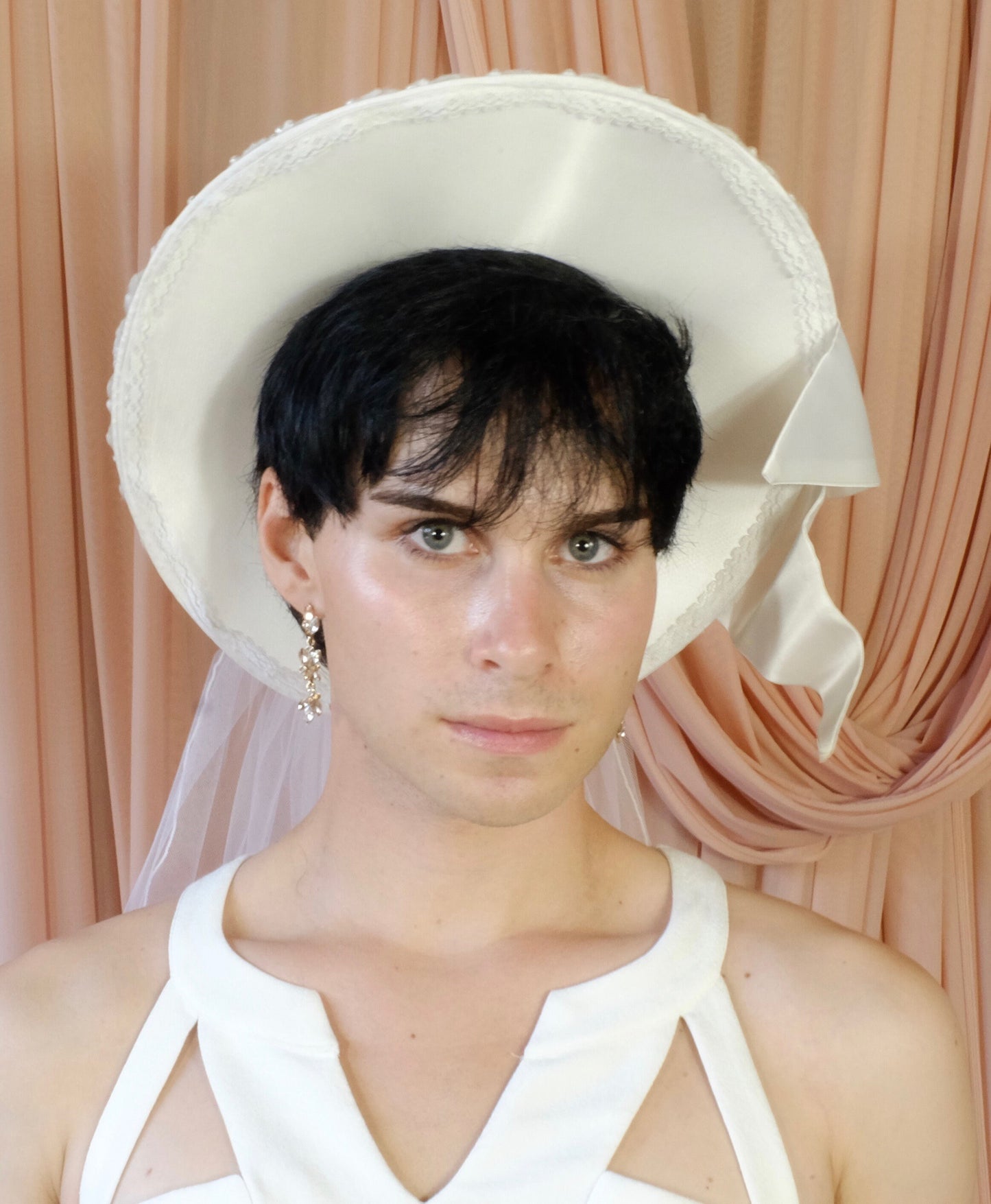 1980s Vintage Beaded Bridal Hat with Veil – Pearl & Satin Wedding Bonnet