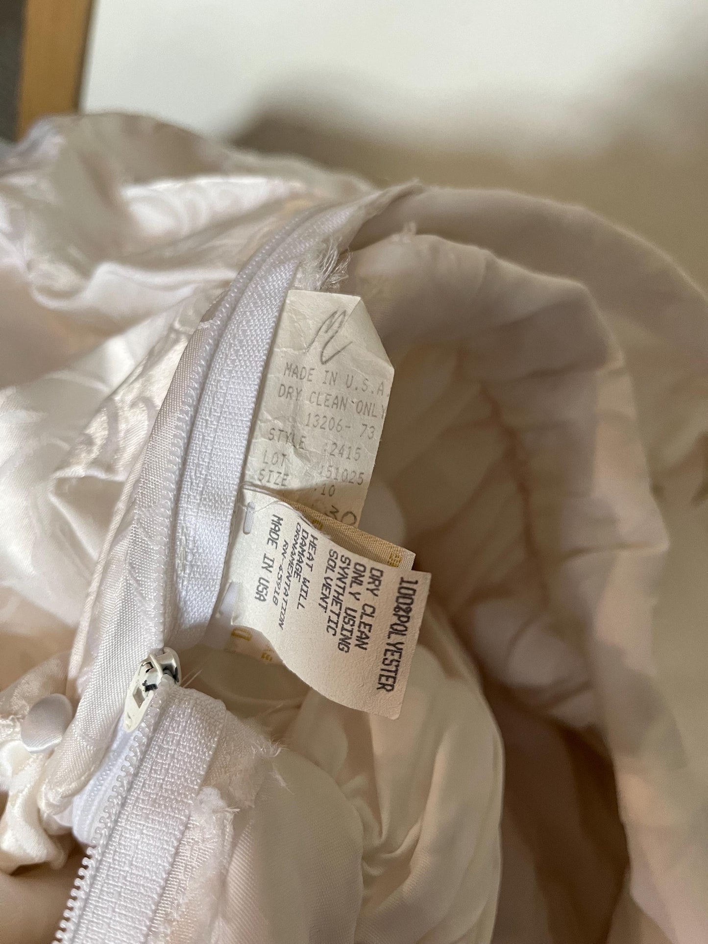 Stunning Vintage Brocade Wedding Gown – Regal Long-Sleeved Princess Silhouette with Dramatic Train