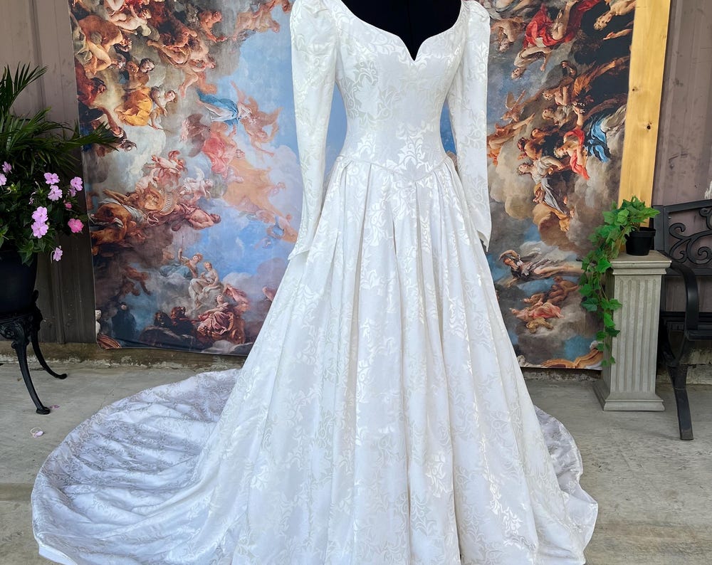 Stunning Vintage Brocade Wedding Gown – Regal Long-Sleeved Princess Silhouette with Dramatic Train