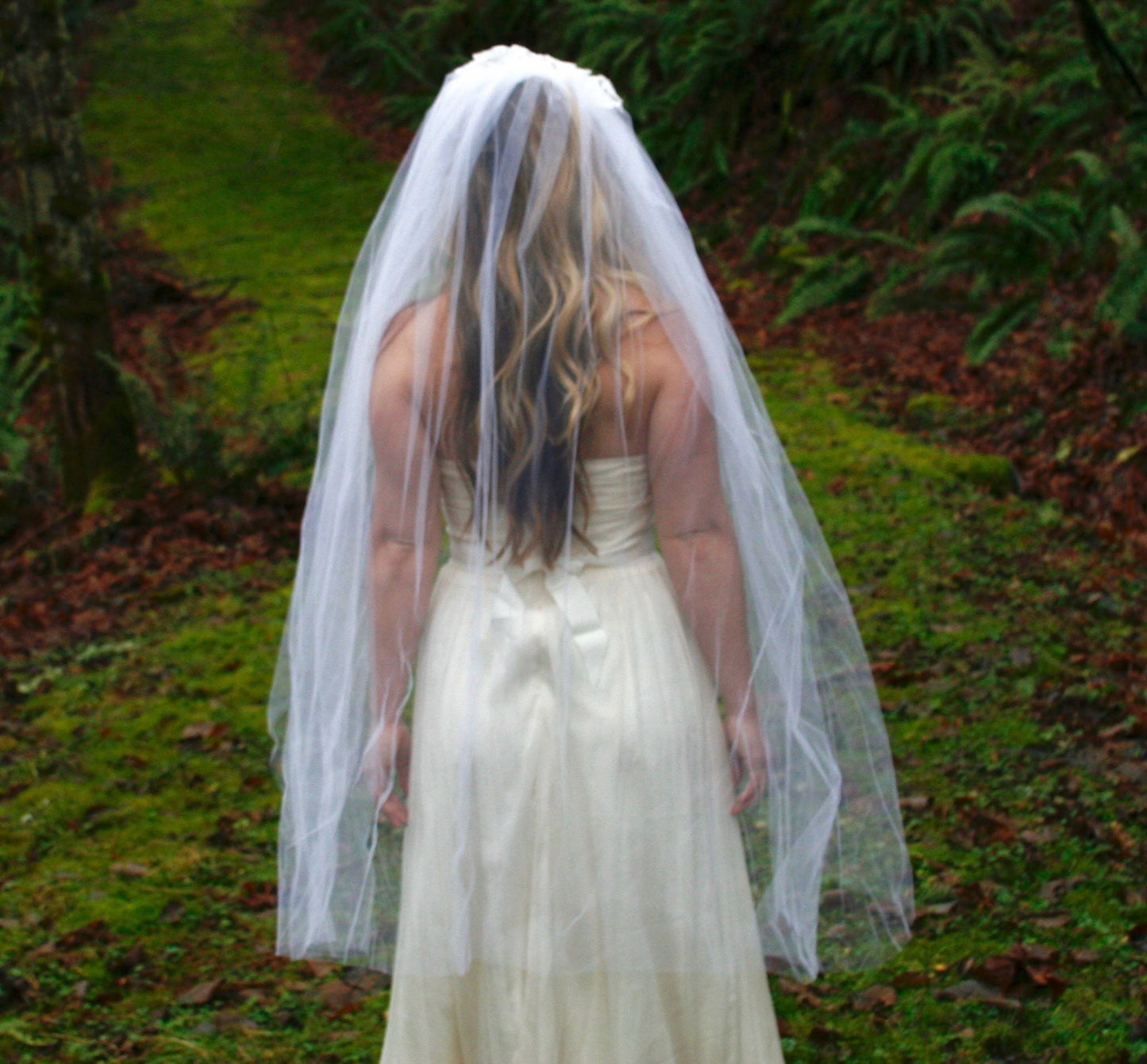 Vintage fingertip length veil with floral lace crown