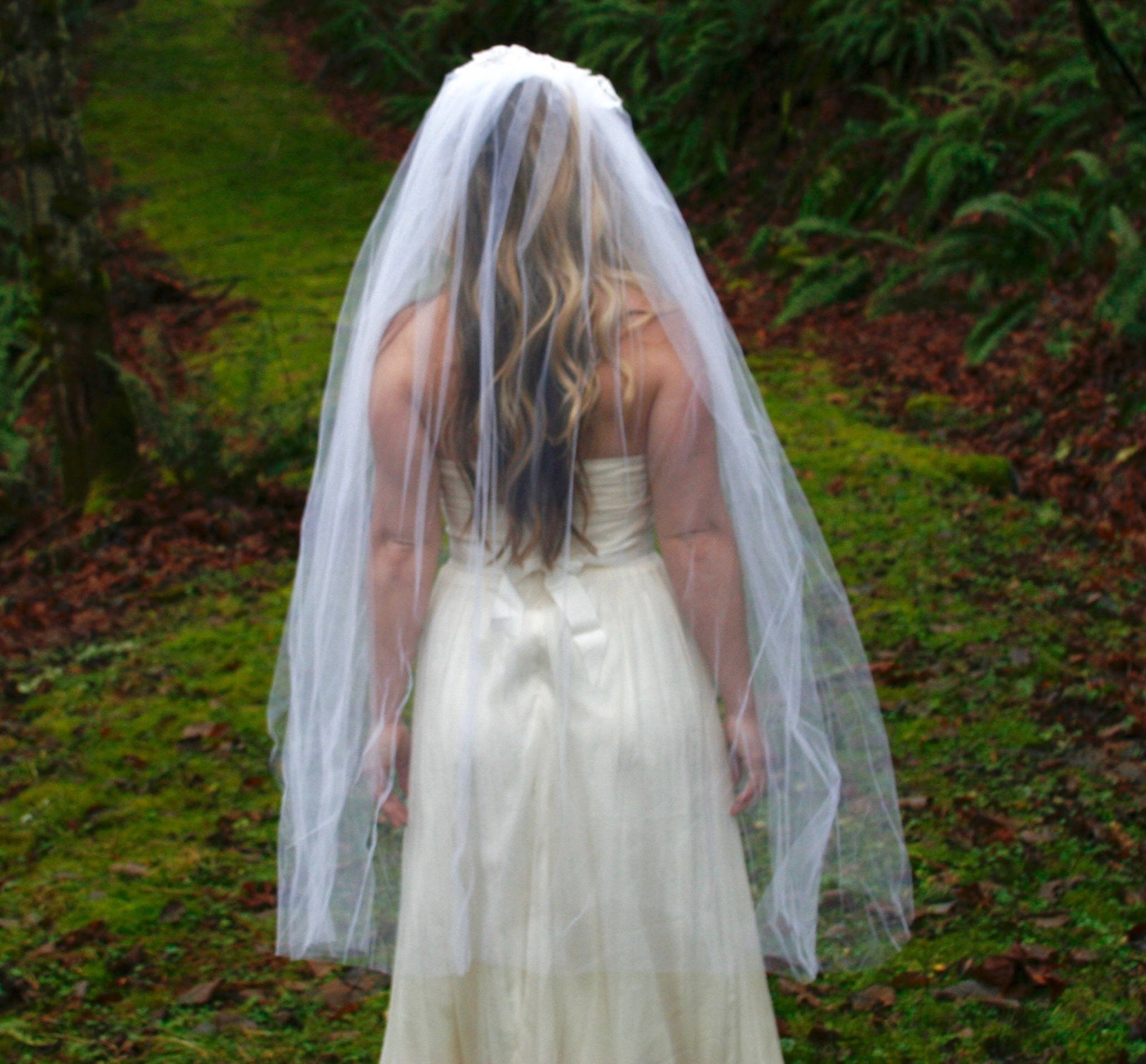 Vintage fingertip length veil with floral lace crown