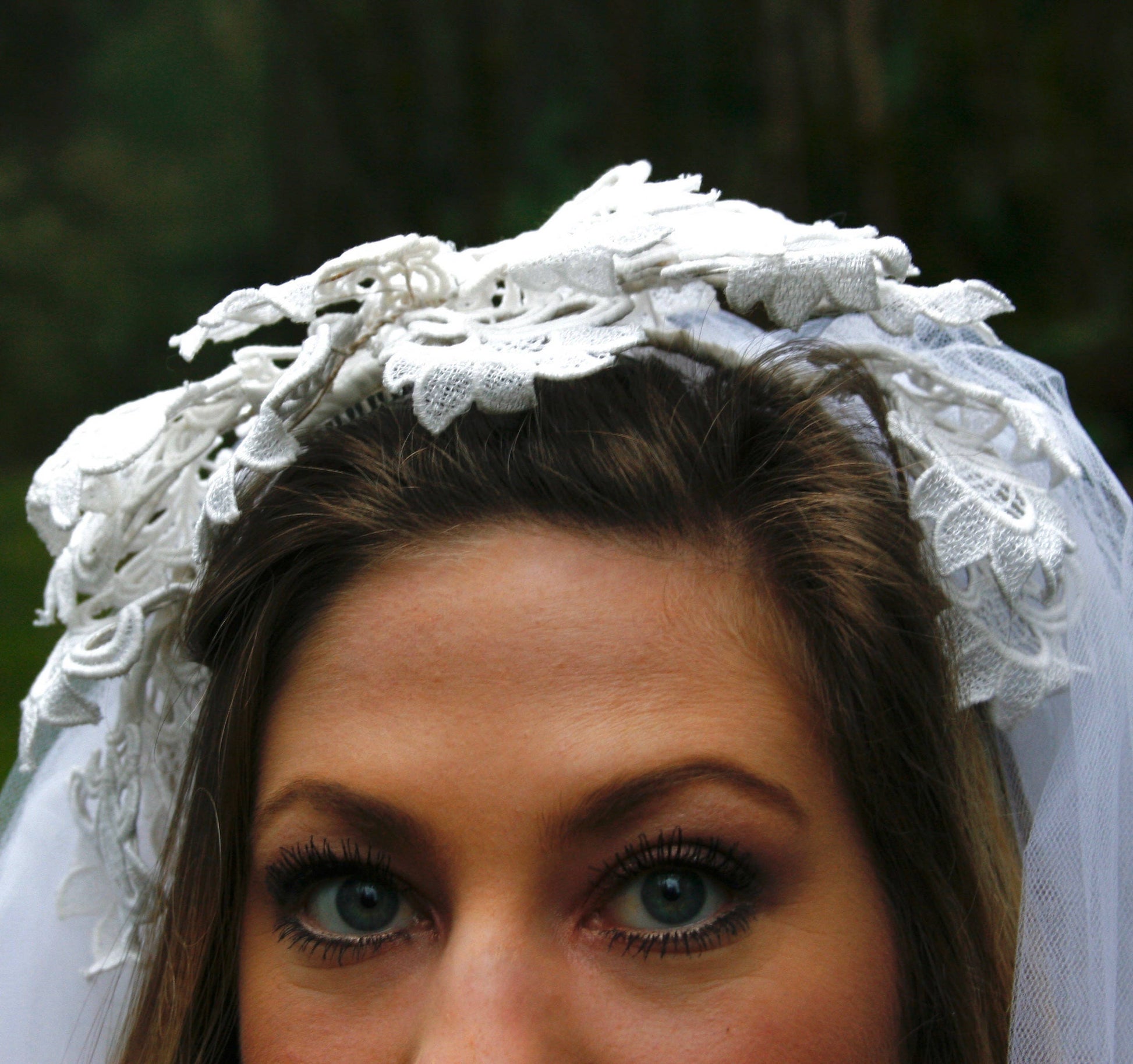 Vintage fingertip length veil with floral lace crown