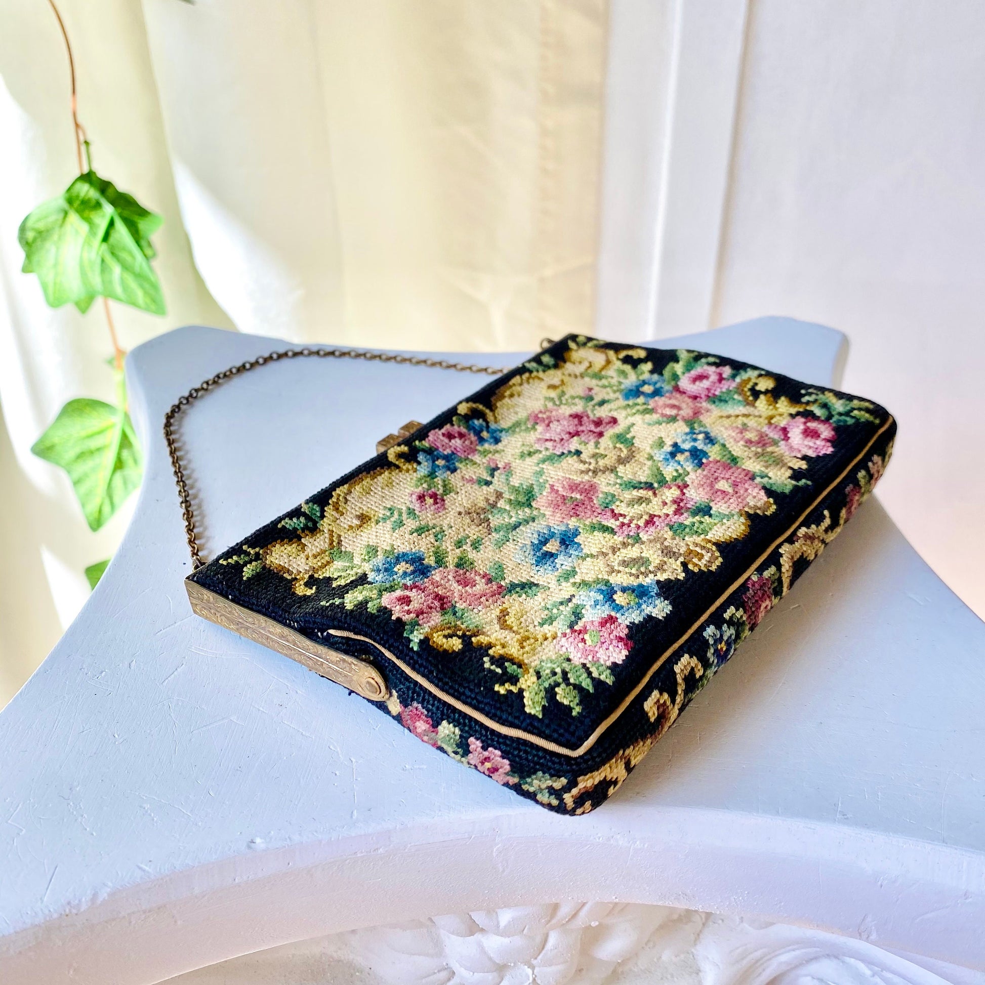Vintage Rectangular Clutch With Embroidery Detail