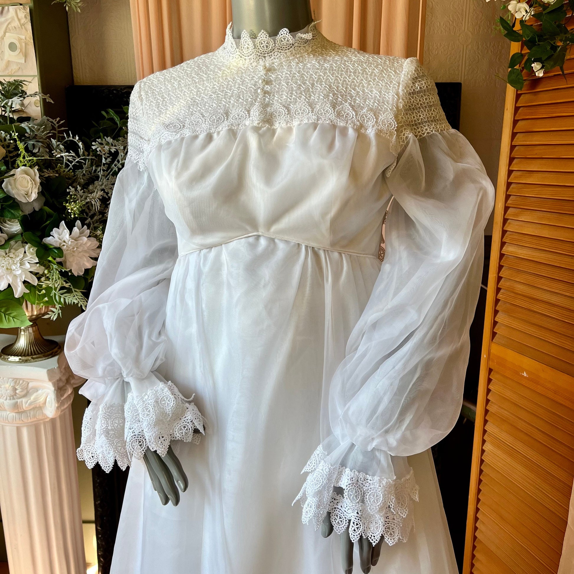 1972 Emma Domb Long-sleeved Organza Wedding Gown With Detachable Train