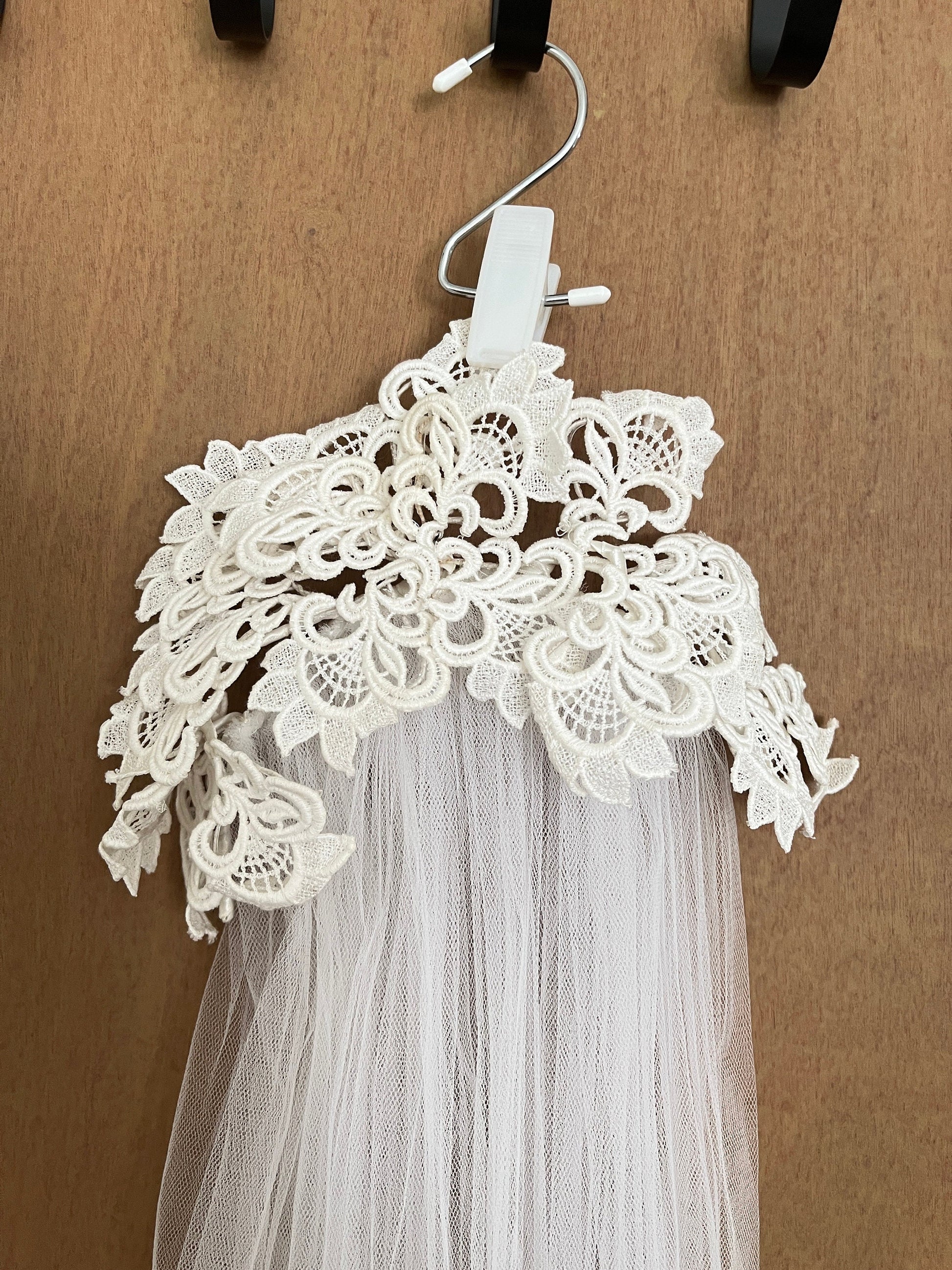 Vintage fingertip length veil with floral lace crown