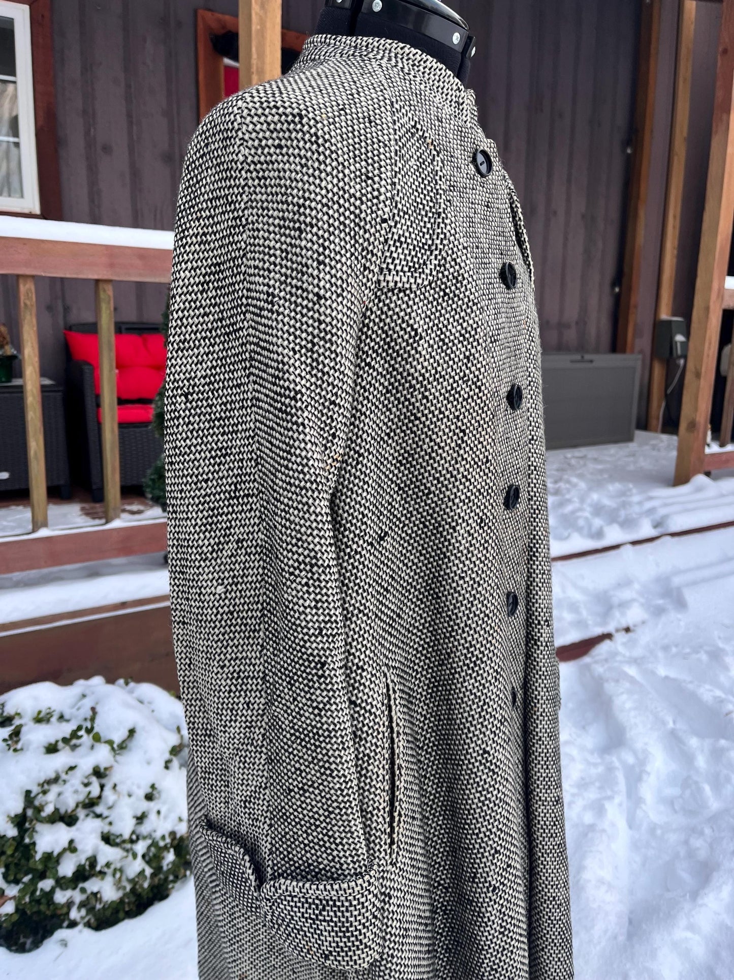Vintage Wool Tweed Swing Coat with Black Buttons - Timeless Winter Elegance