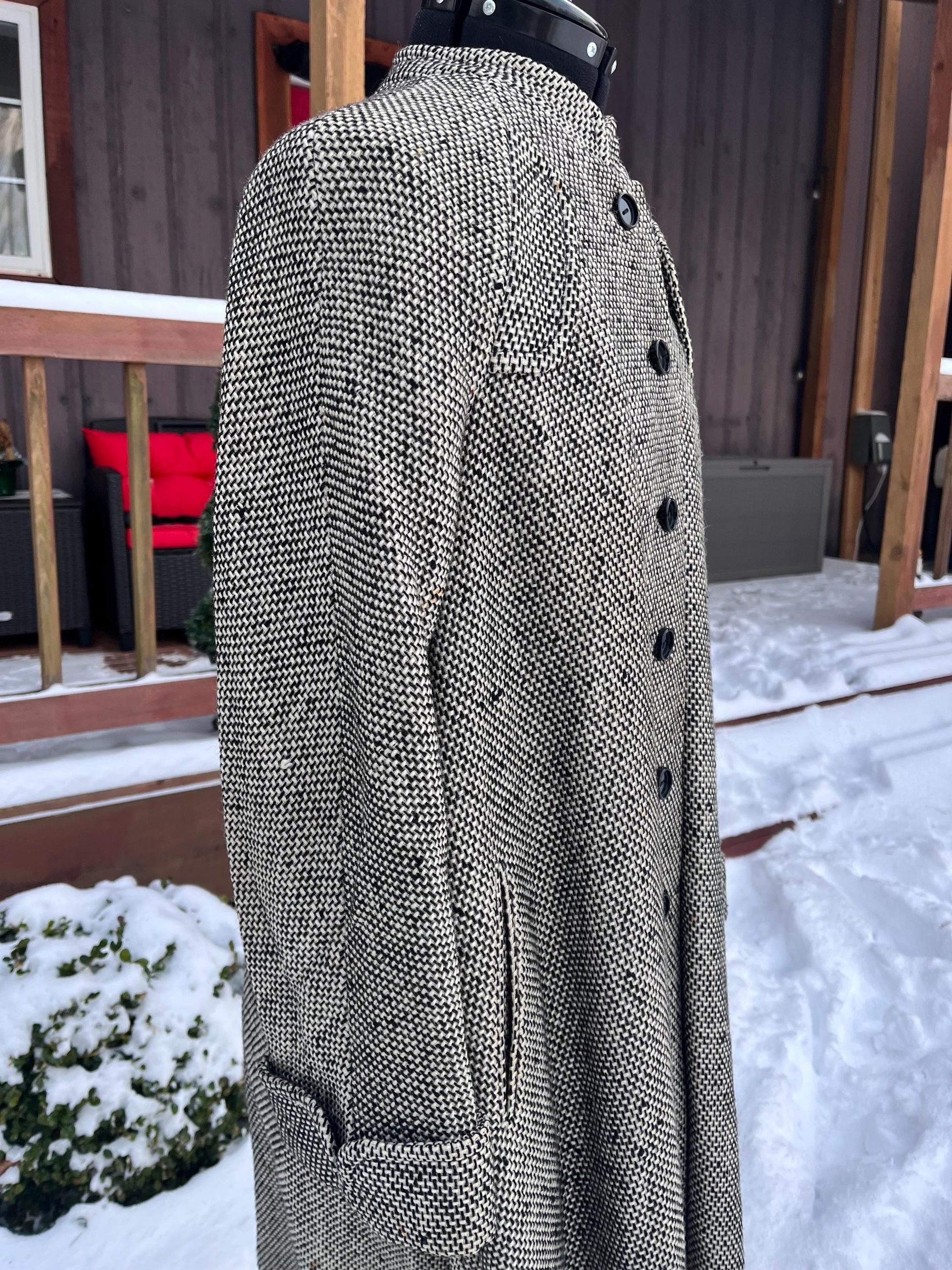 Vintage Wool Tweed Swing Coat with Black Buttons - Timeless Winter Elegance
