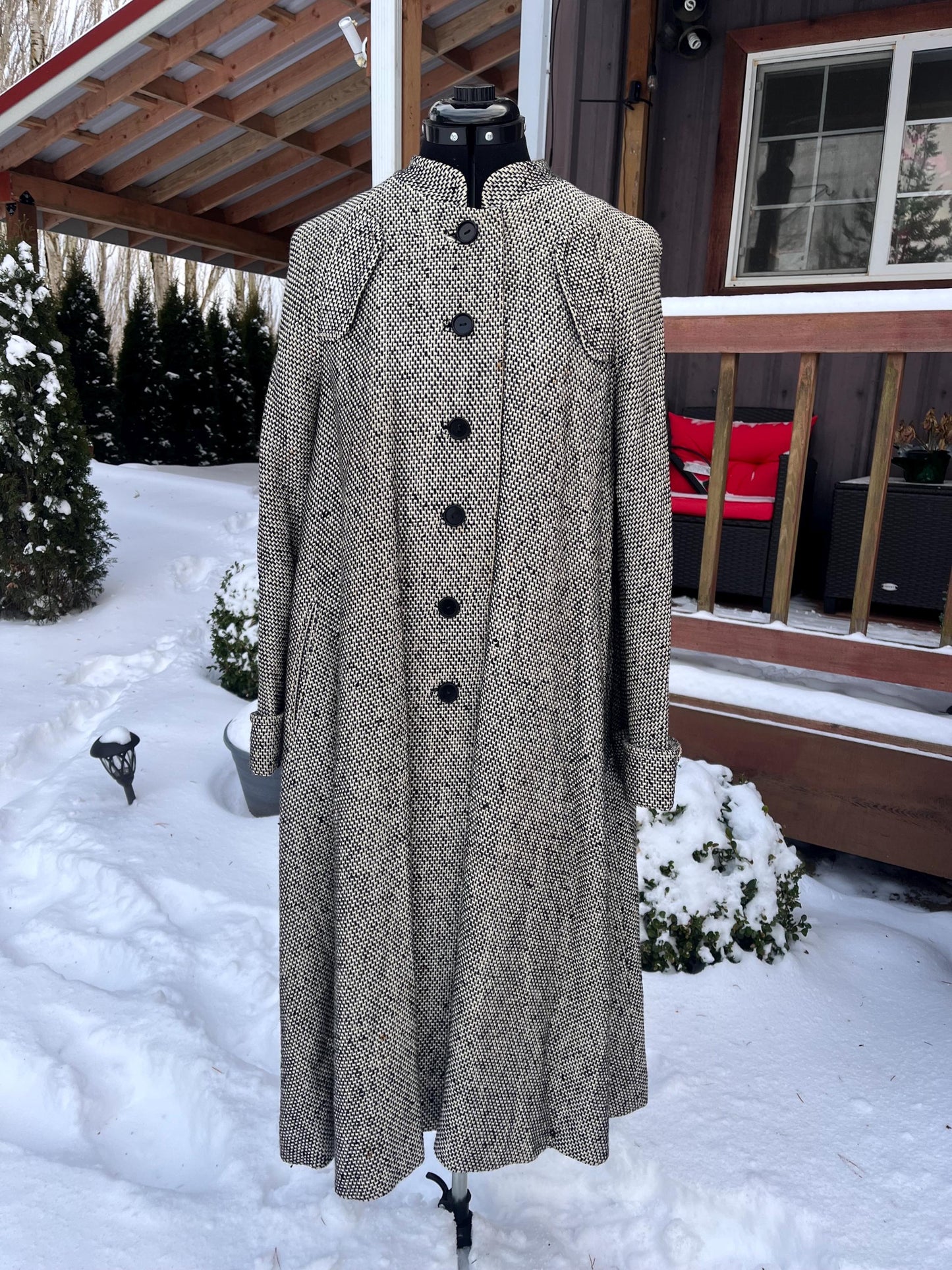 Vintage Wool Tweed Swing Coat with Black Buttons - Timeless Winter Elegance