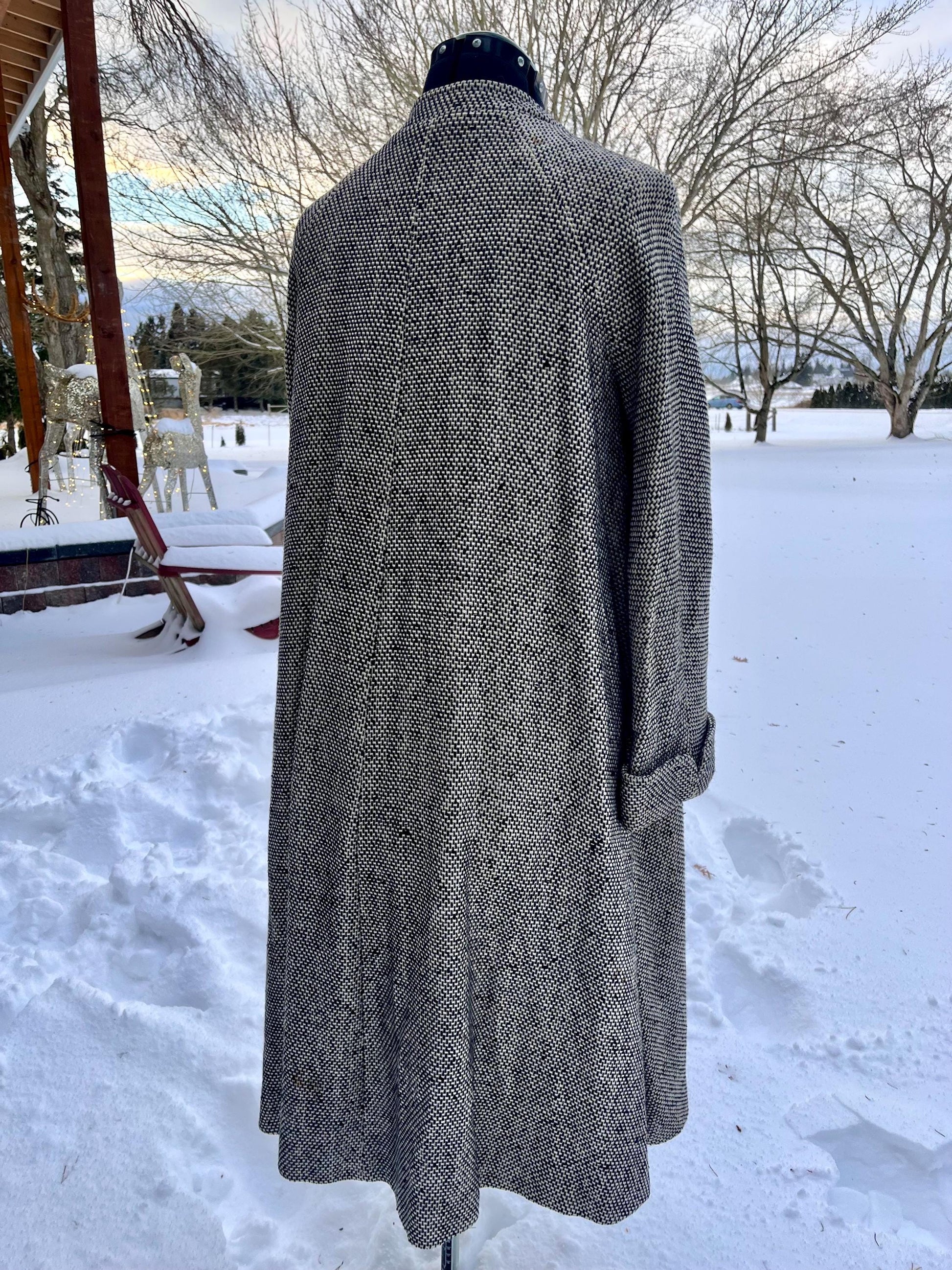 Vintage Wool Tweed Swing Coat with Black Buttons - Timeless Winter Elegance