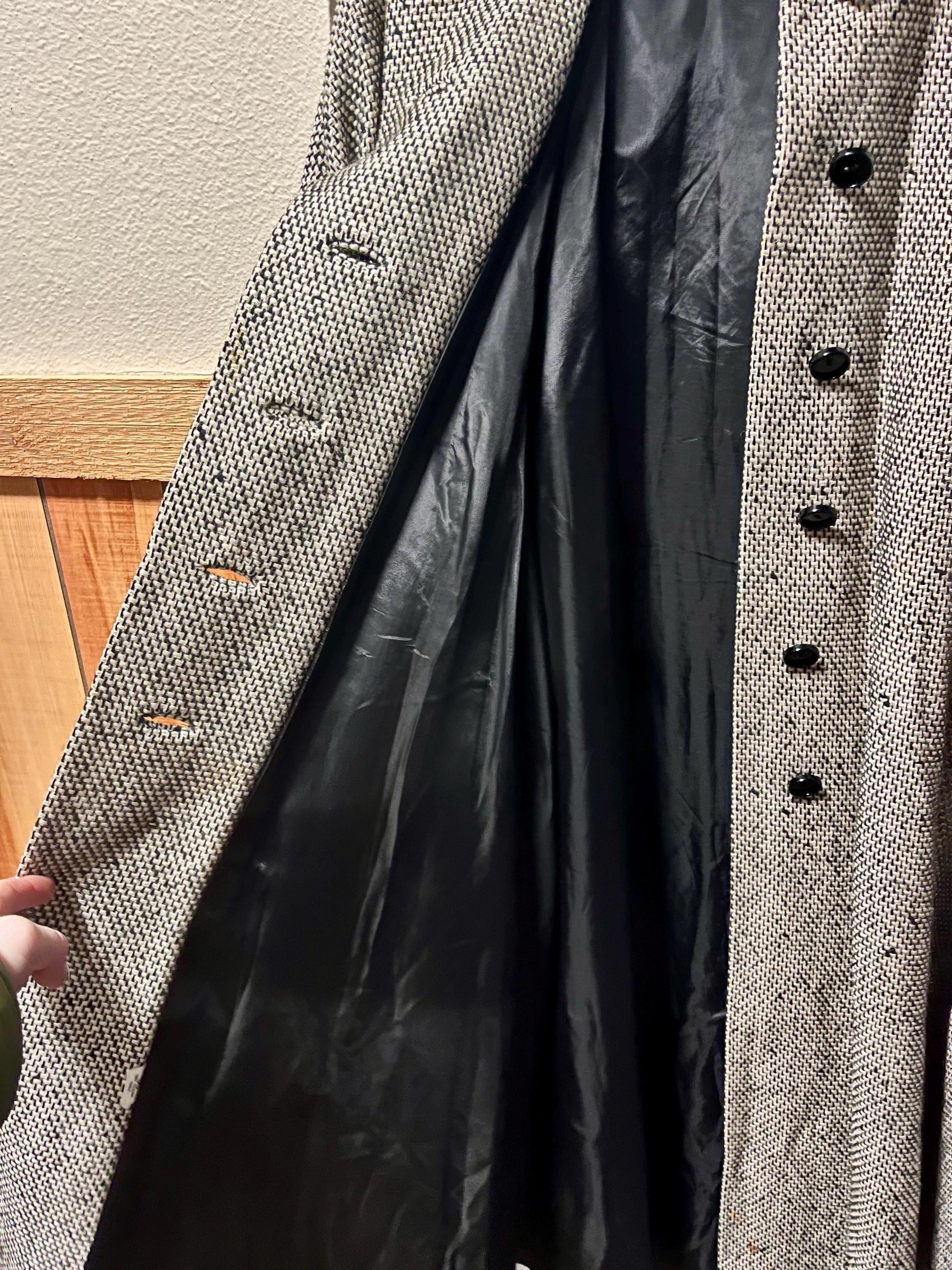 Vintage Wool Tweed Swing Coat with Black Buttons - Timeless Winter Elegance