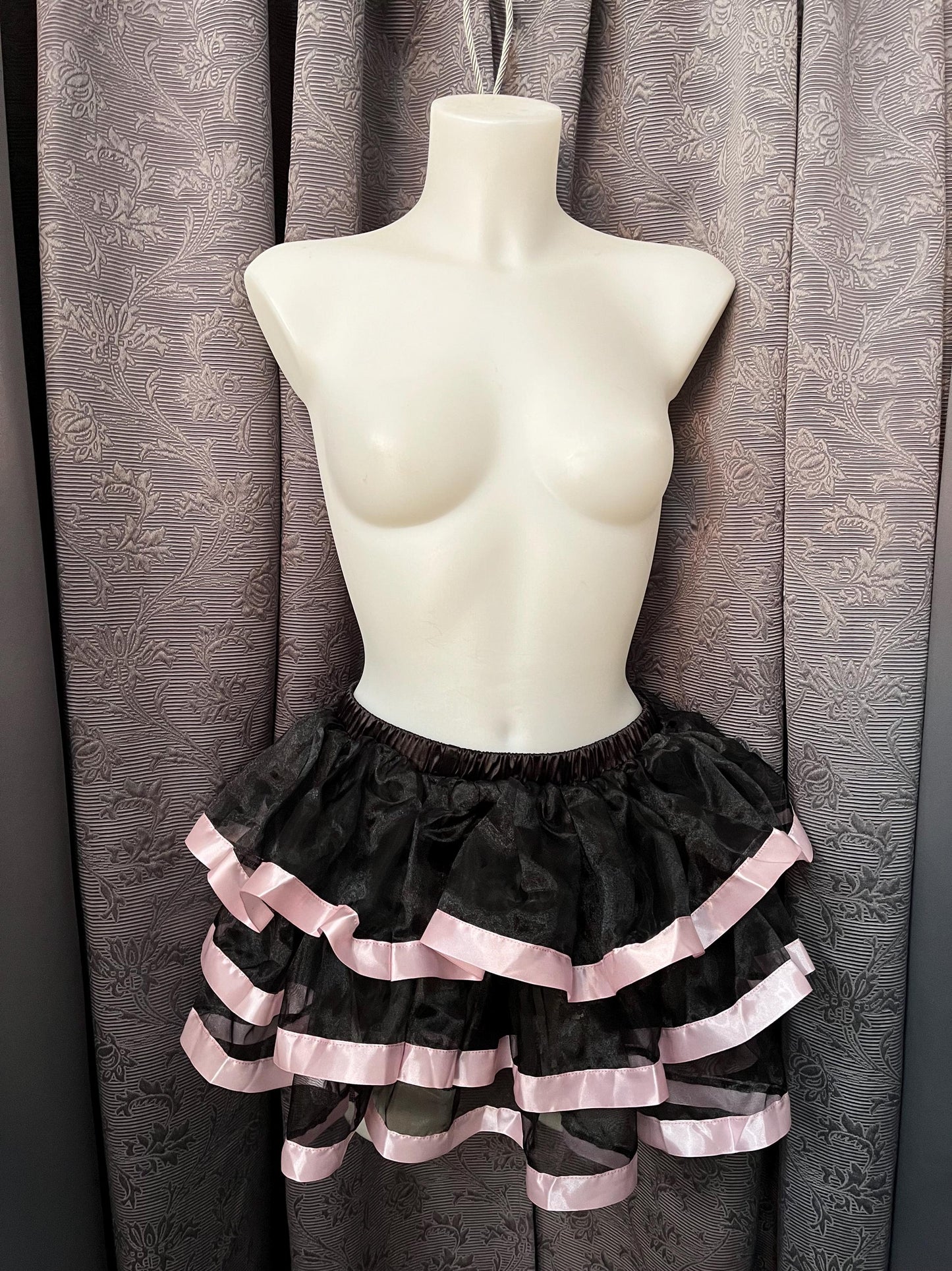 Sweetheart Lolita-Inspired Corset and Tulle Skirt Set – Pink & Black Ruffle Fantasy
