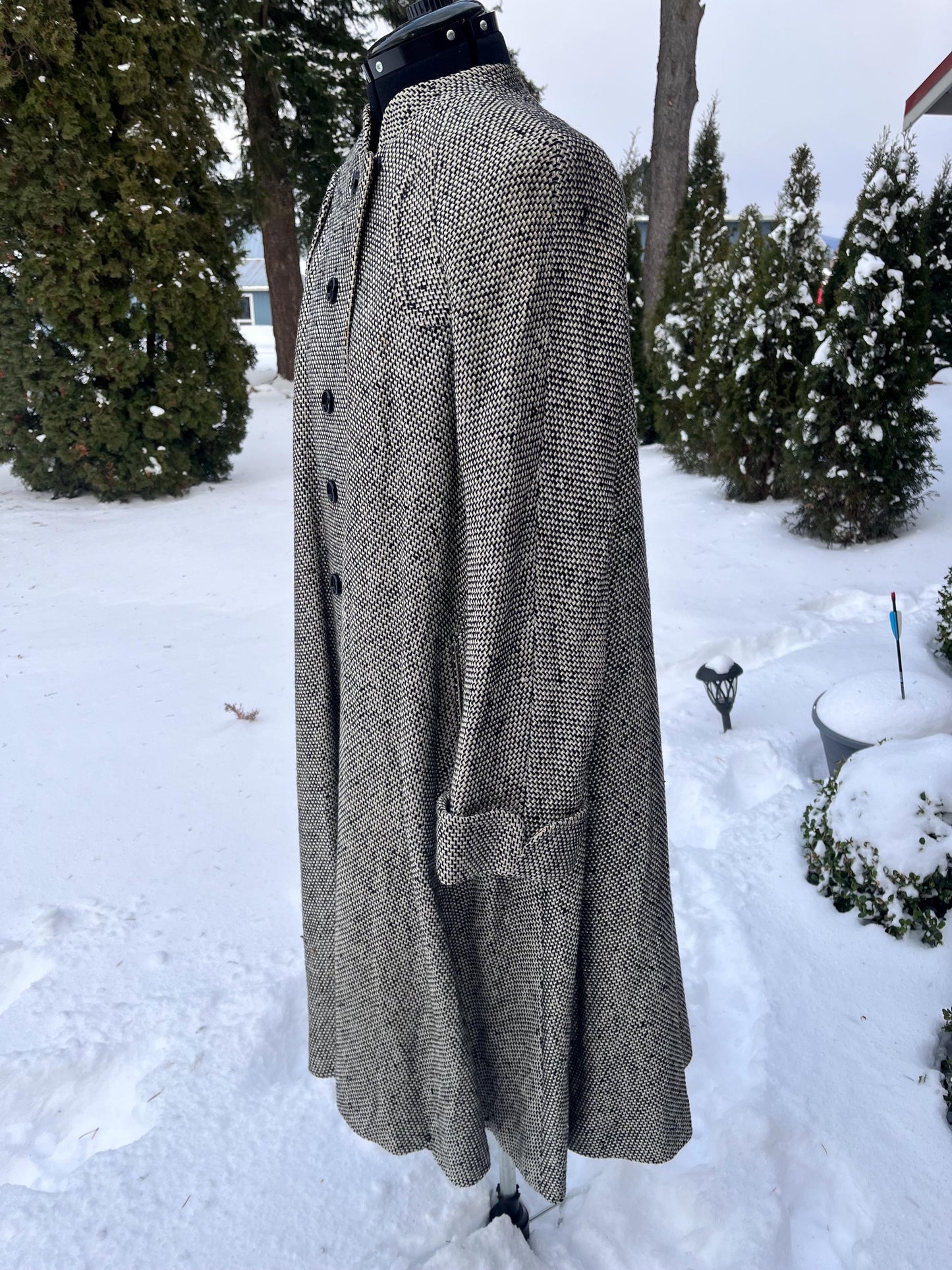 Vintage Wool Tweed Swing Coat with Black Buttons - Timeless Winter Elegance