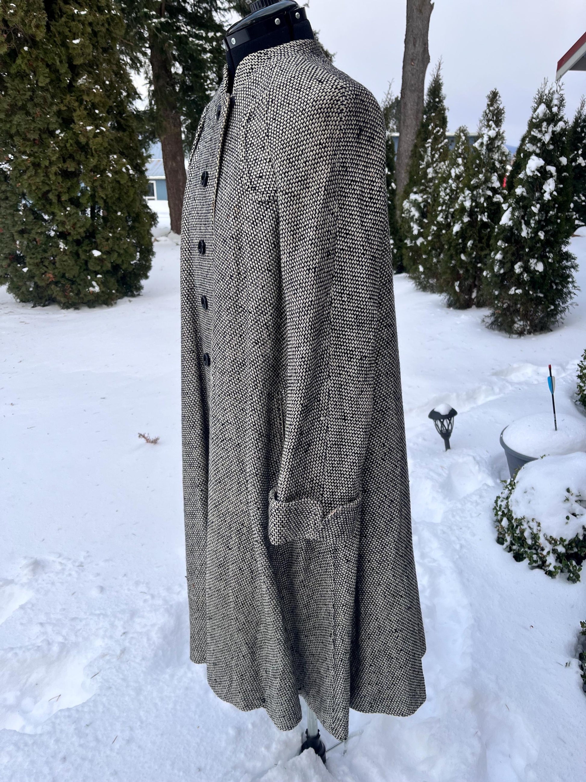Vintage Wool Tweed Swing Coat with Black Buttons - Timeless Winter Elegance
