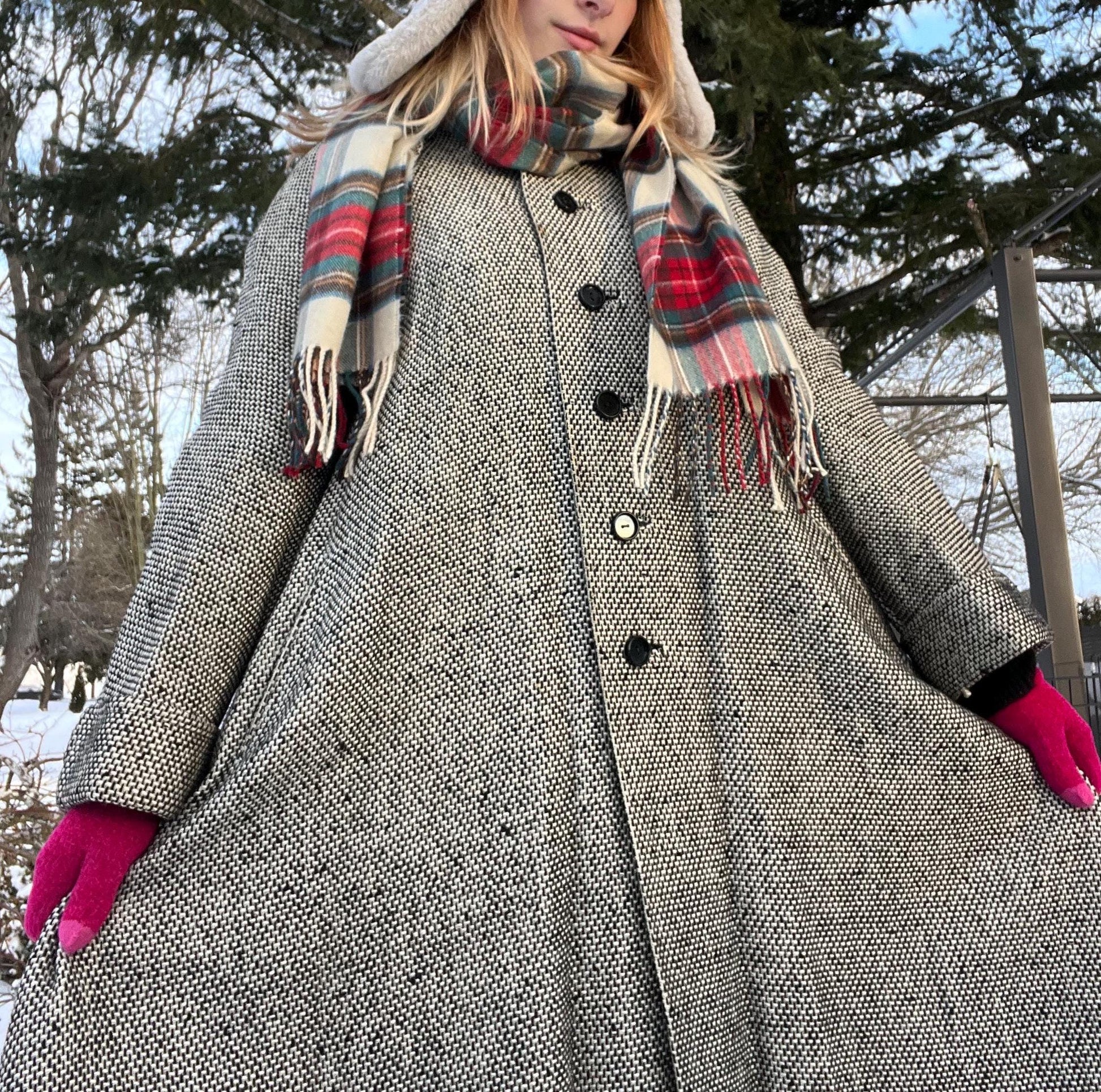 Vintage Wool Tweed Swing Coat with Black Buttons - Timeless Winter Elegance