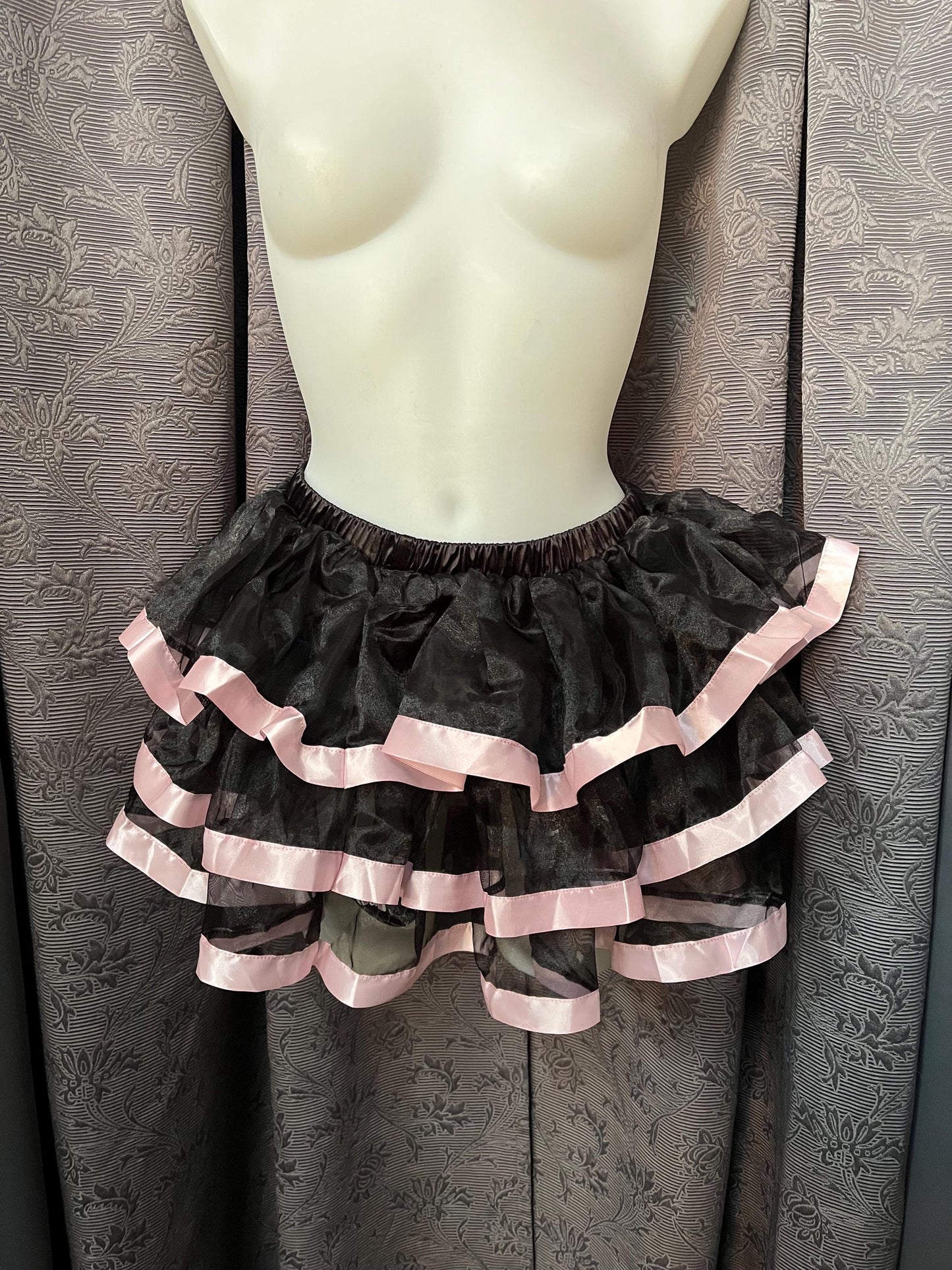 Sweetheart Lolita-Inspired Corset and Tulle Skirt Set – Pink & Black Ruffle Fantasy
