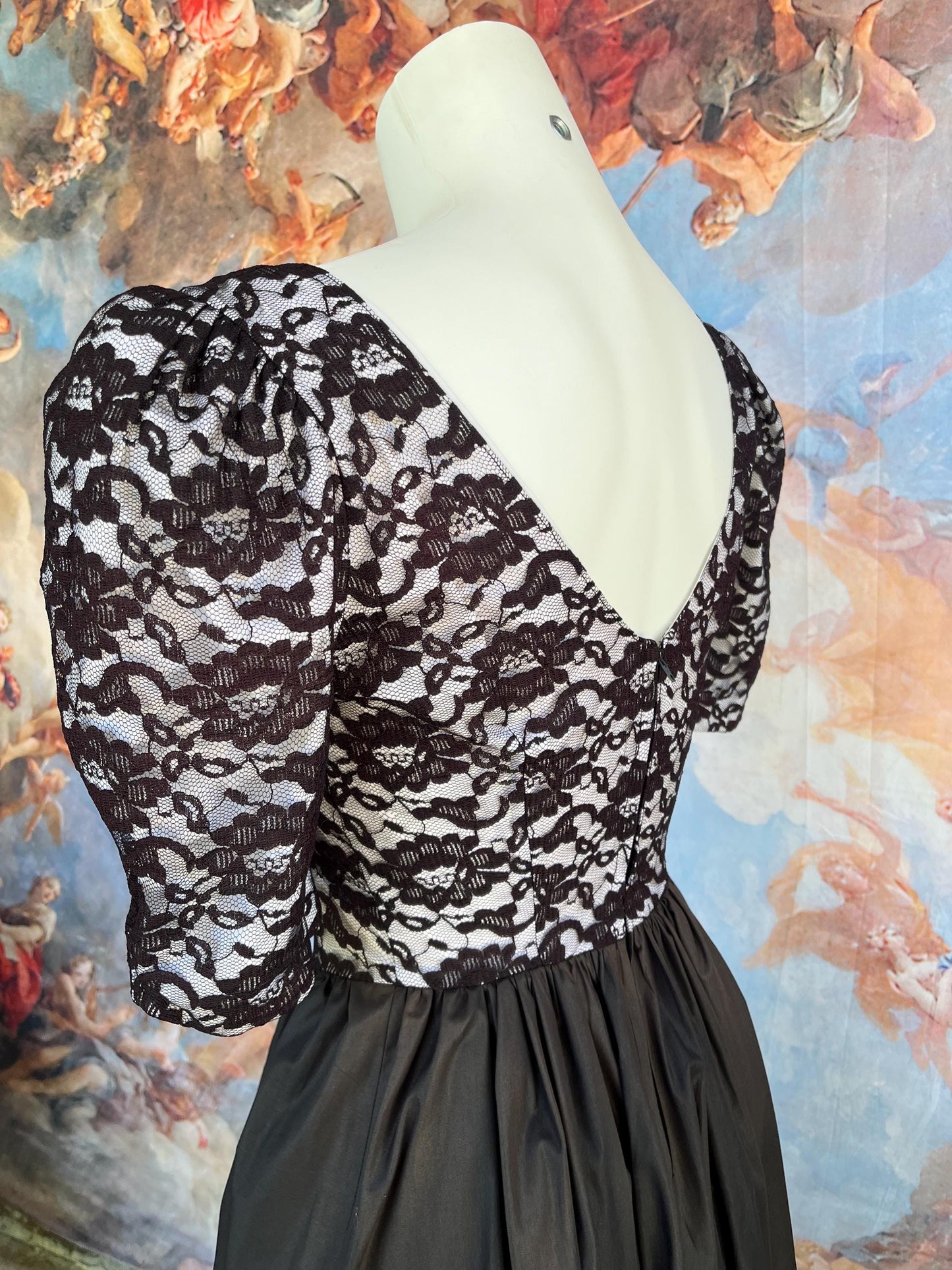 Gothic Vintage Black Lace Puff-Sleeved Dress
