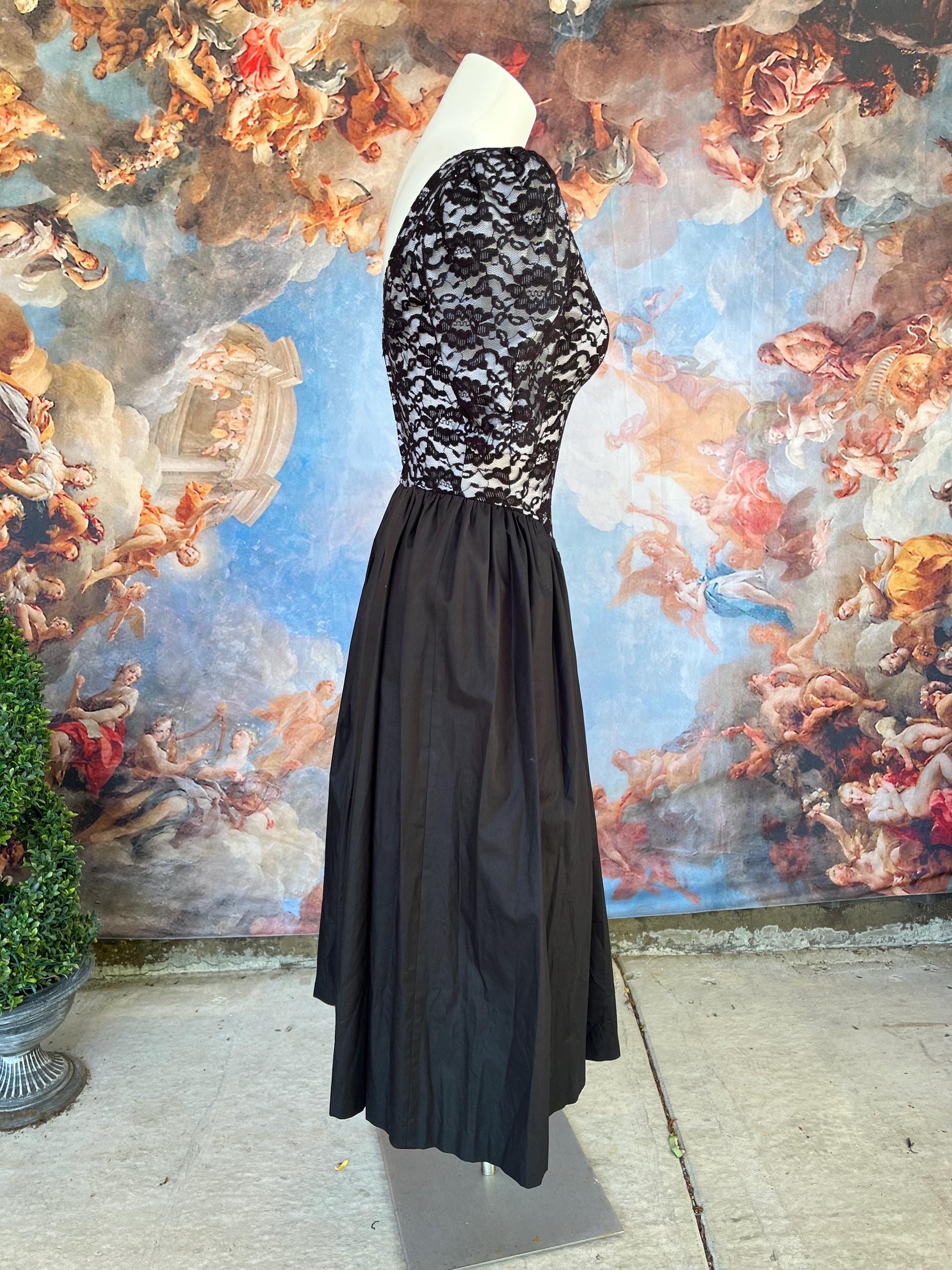 Gothic Vintage Black Lace Puff-Sleeved Dress