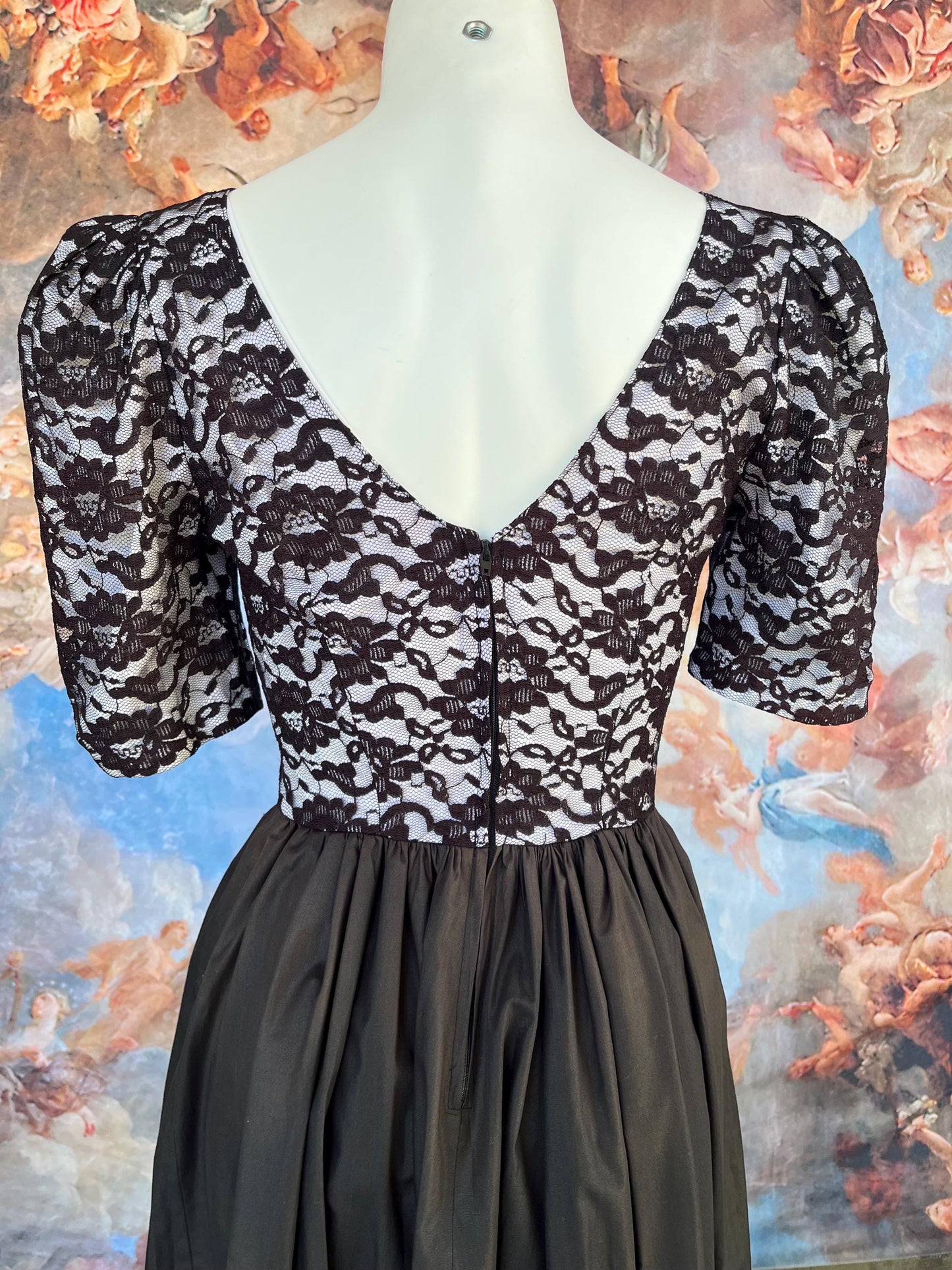 Gothic Vintage Black Lace Puff-Sleeved Dress
