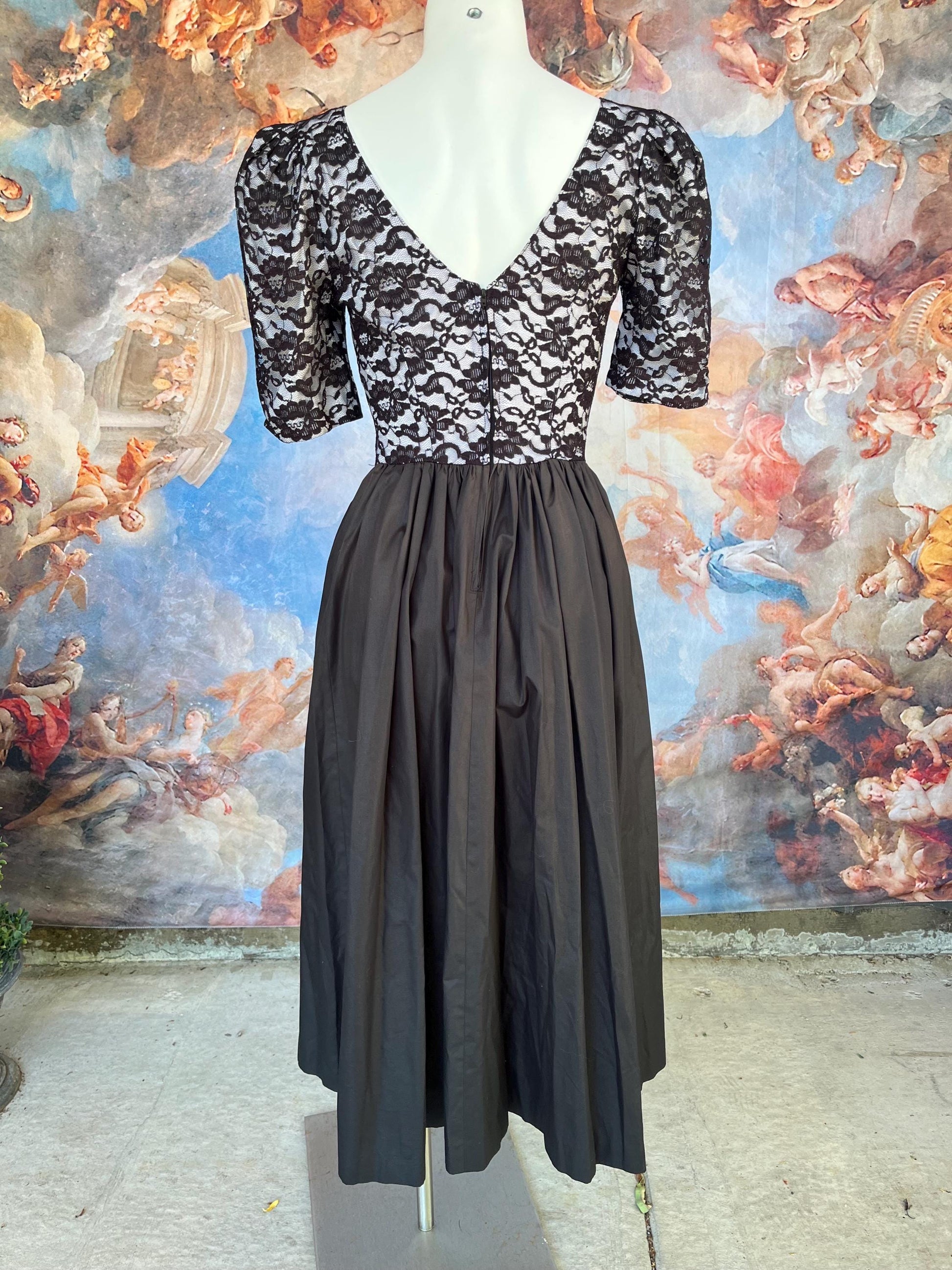 Gothic Vintage Black Lace Puff-Sleeved Dress