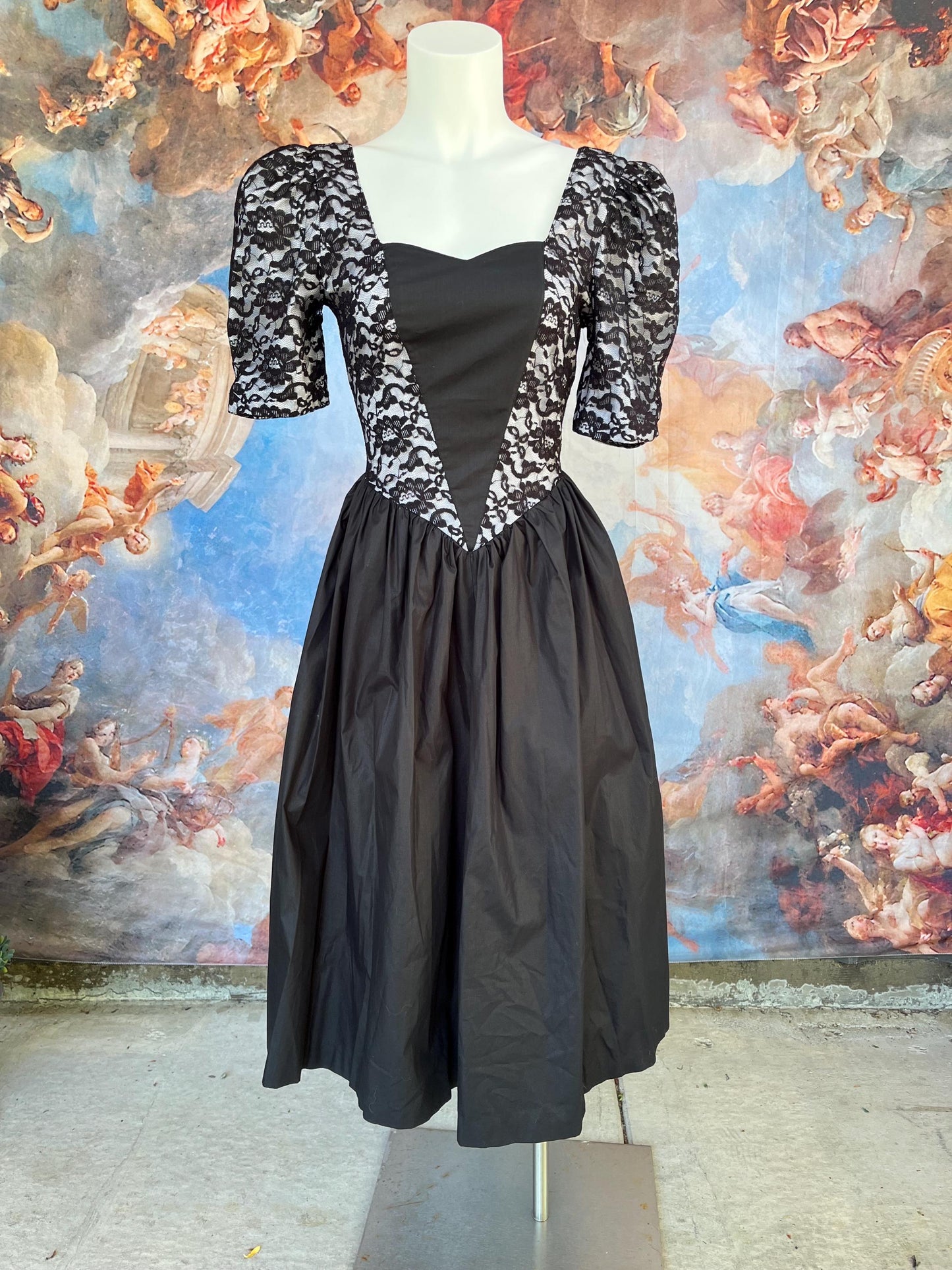 Gothic Vintage Black Lace Puff-Sleeved Dress