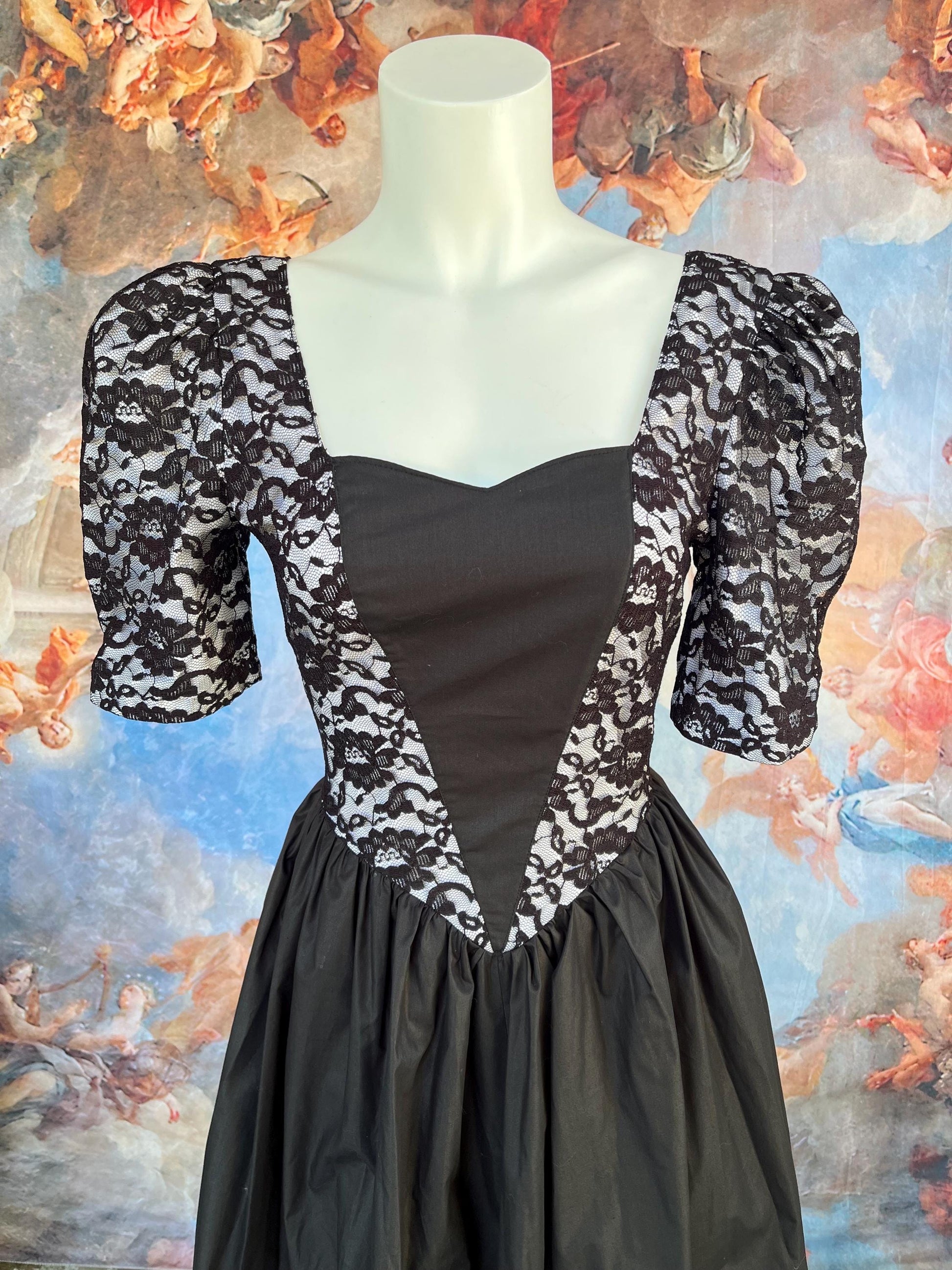 Gothic Vintage Black Lace Puff-Sleeved Dress