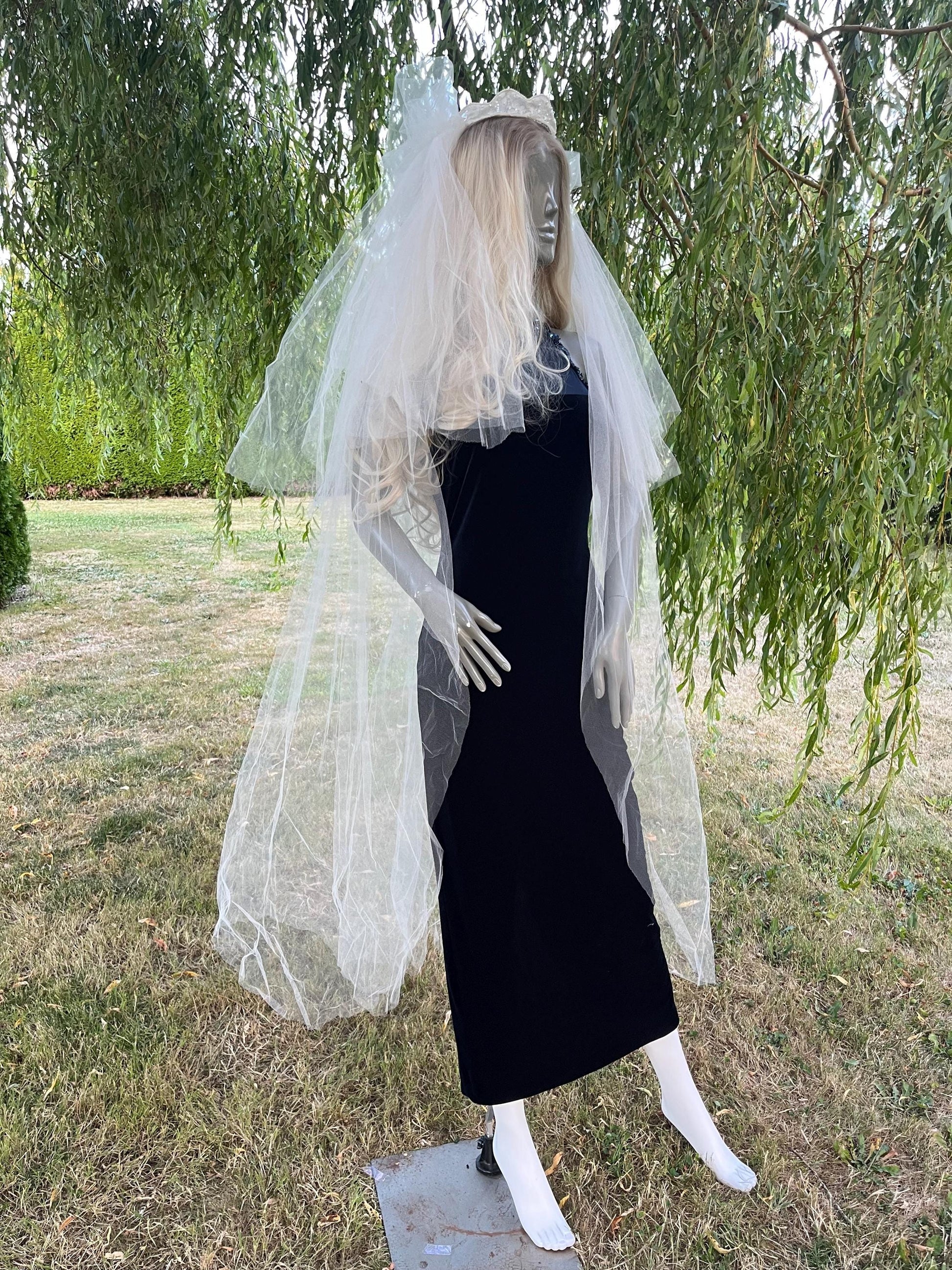 Lace Crown With Pearls and Long Veil