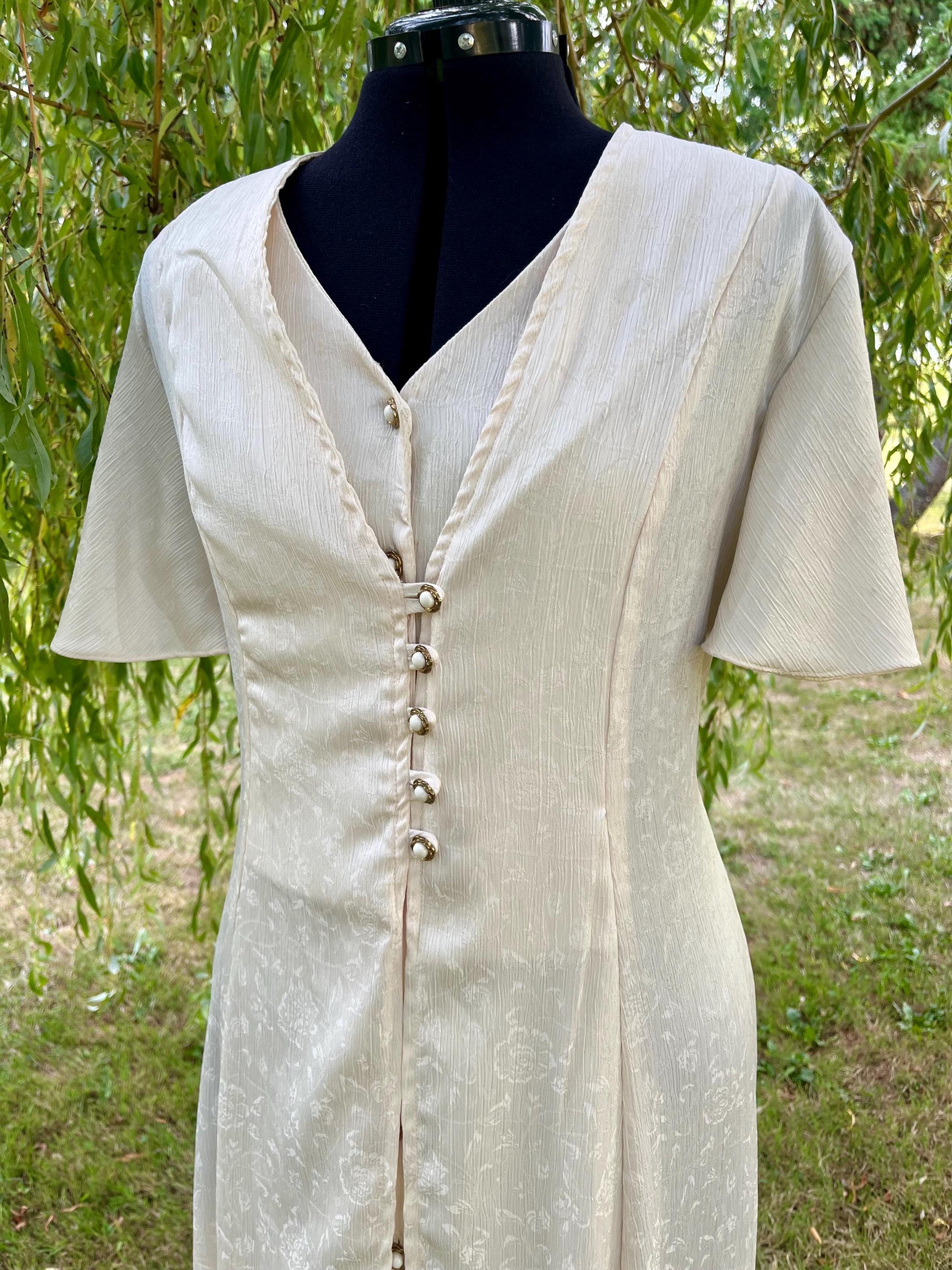 Vintage Cream Button-Down Midi Dress with Tie Back