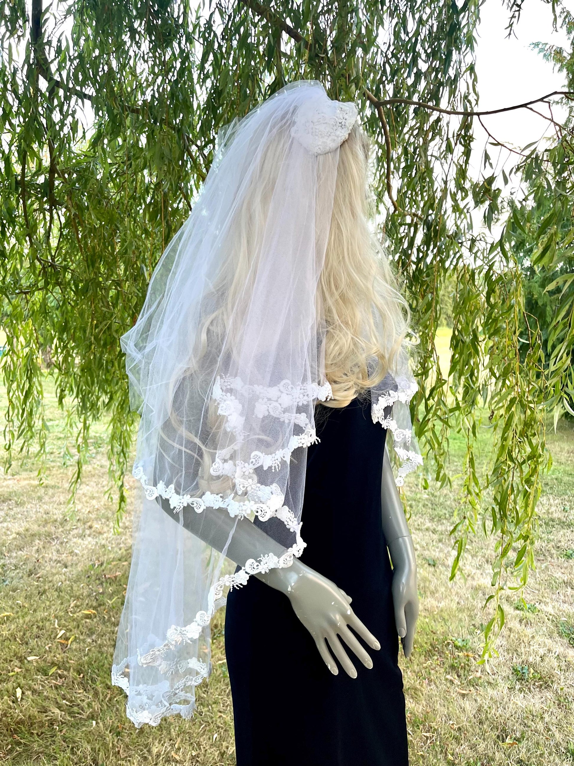 Vintage Lace Headband With Layered Veil