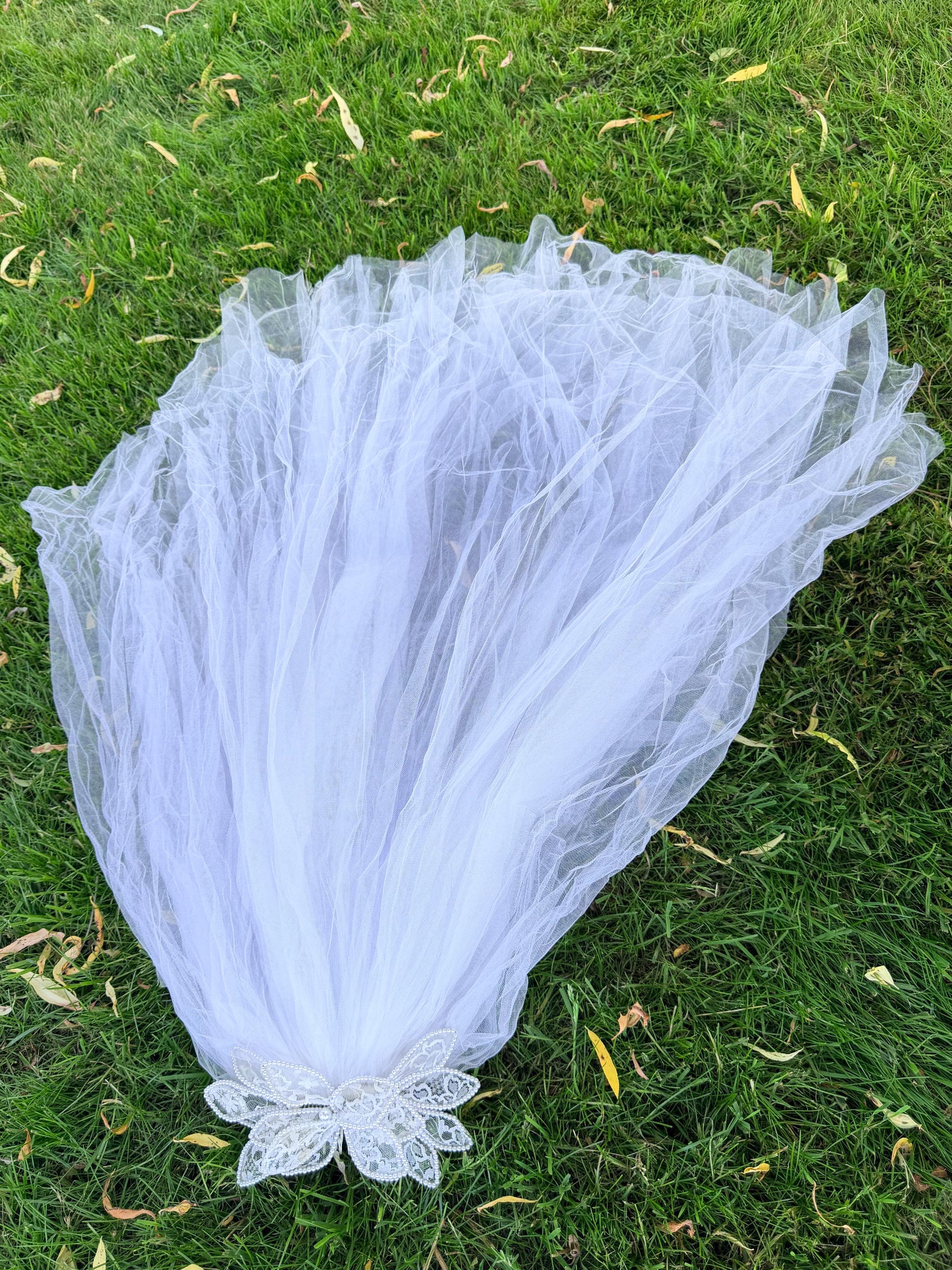 Flower with Lace Petals and Pearls, Layered Veil