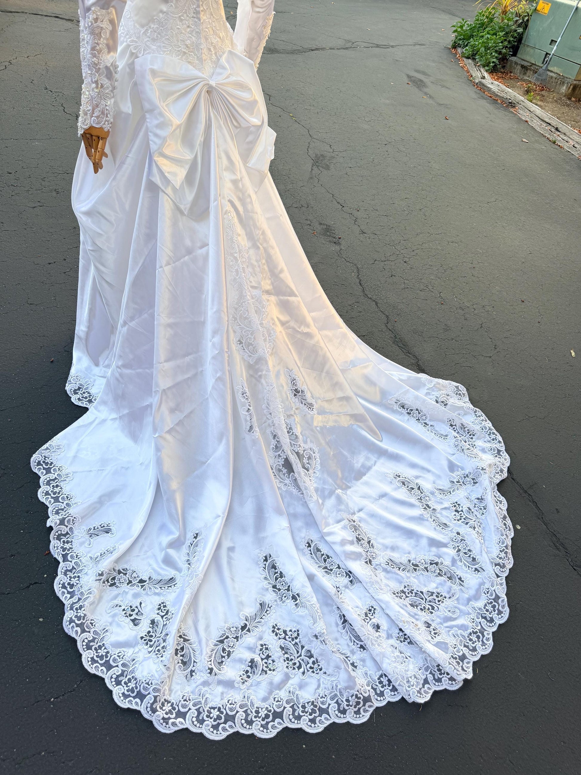 Puff Sleeve Bridal Gown with Beaded Lace Satin Princess Wedding Dress